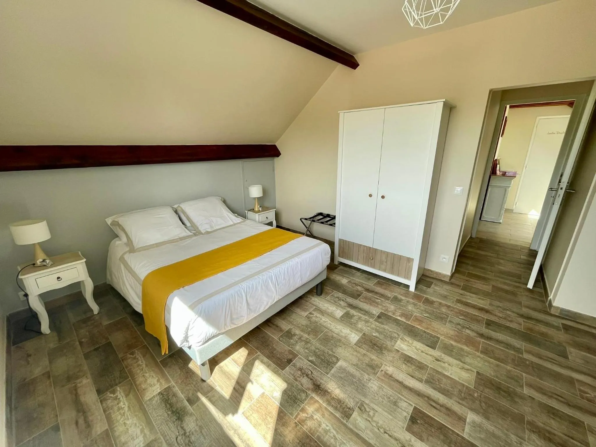 Bedroom in Au Nom des Dames, Maison et Table d'Hôtes, près de Chenonceau et du Zoo de Beauval