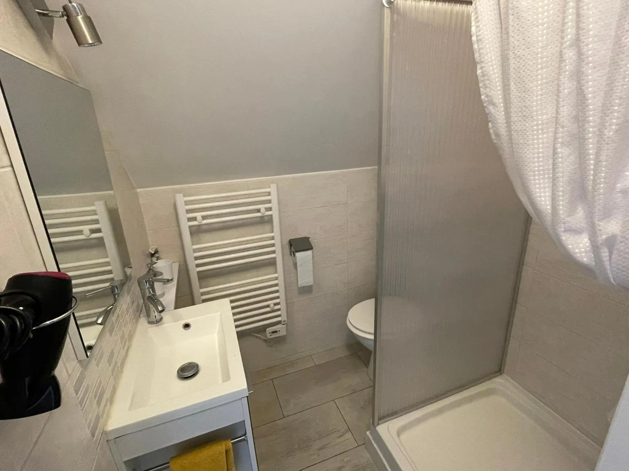 Bathroom in Au Nom des Dames, Maison et Table d'Hôtes, près de Chenonceau et du Zoo de Beauval