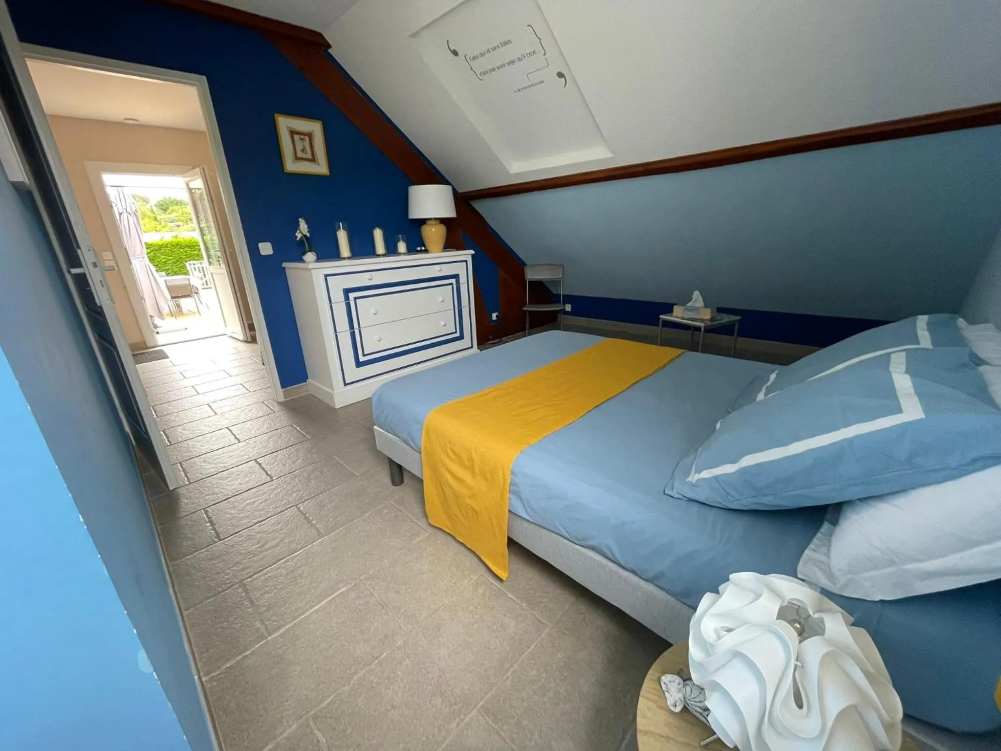 Photo of the whole room in Au Nom des Dames, Maison et Table d'Hôtes, près de Chenonceau et du Zoo de Beauval