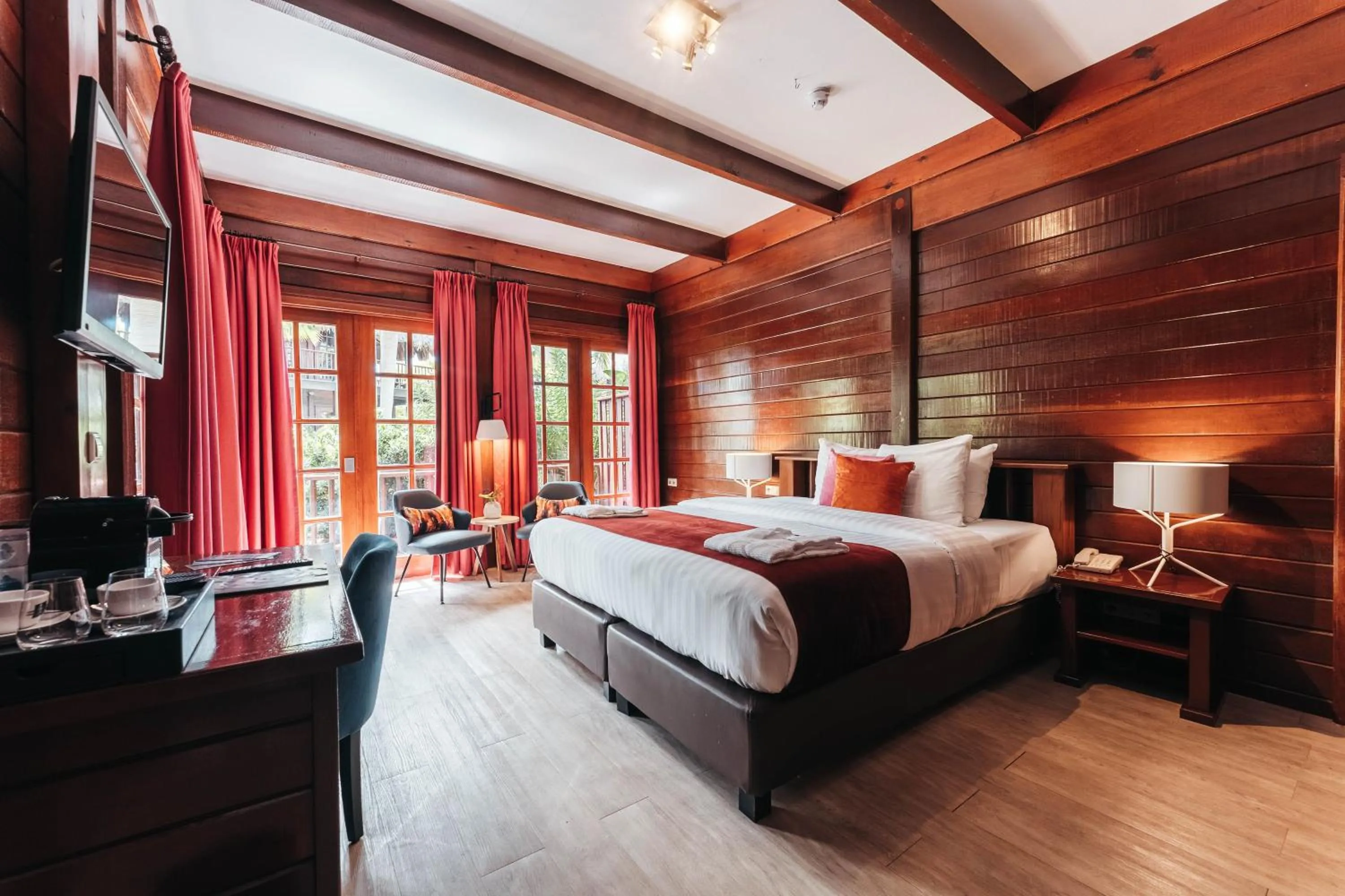 Bedroom, Bed in Kontiki Beach Resort