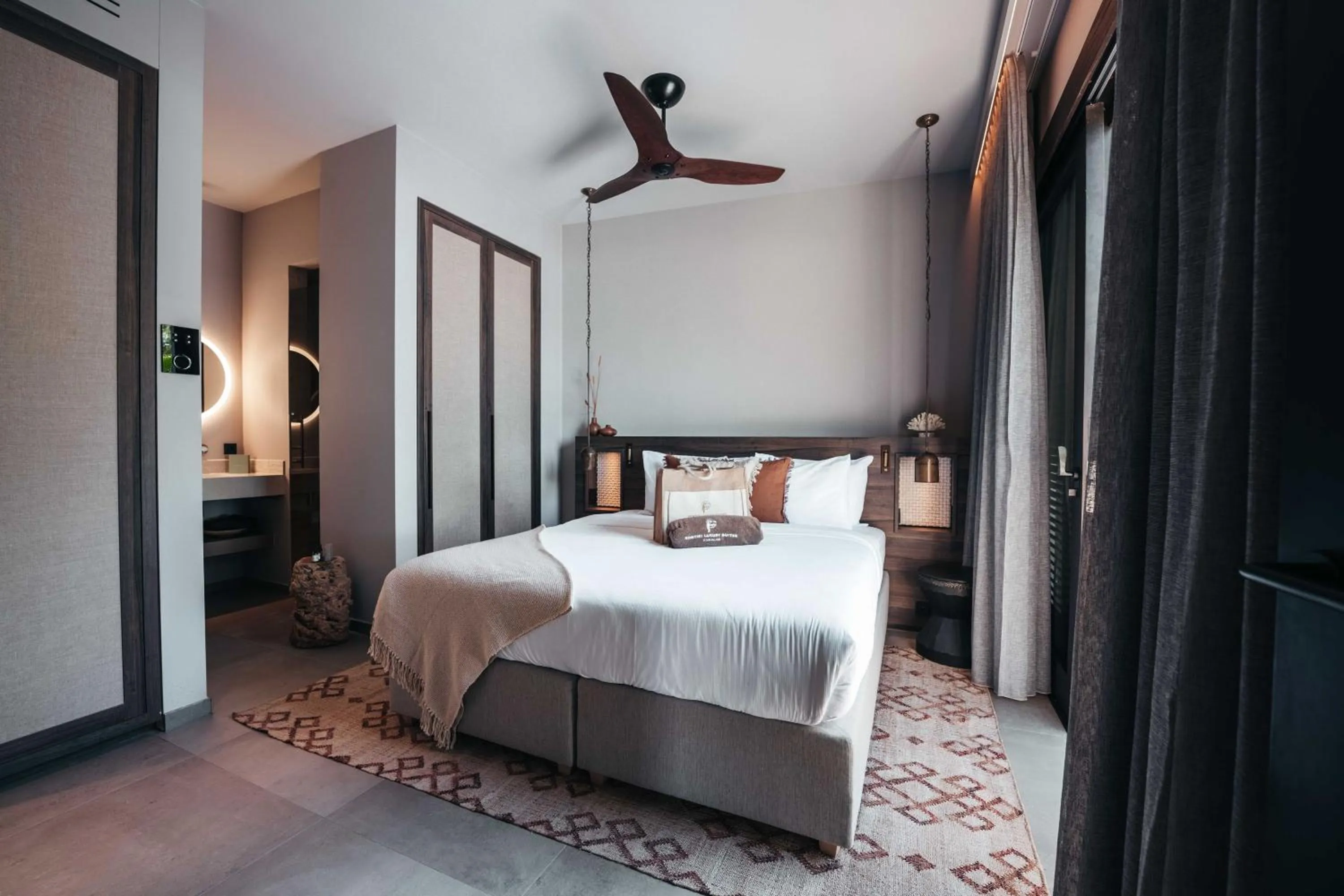 Bedroom, Bed in Kontiki Beach Resort