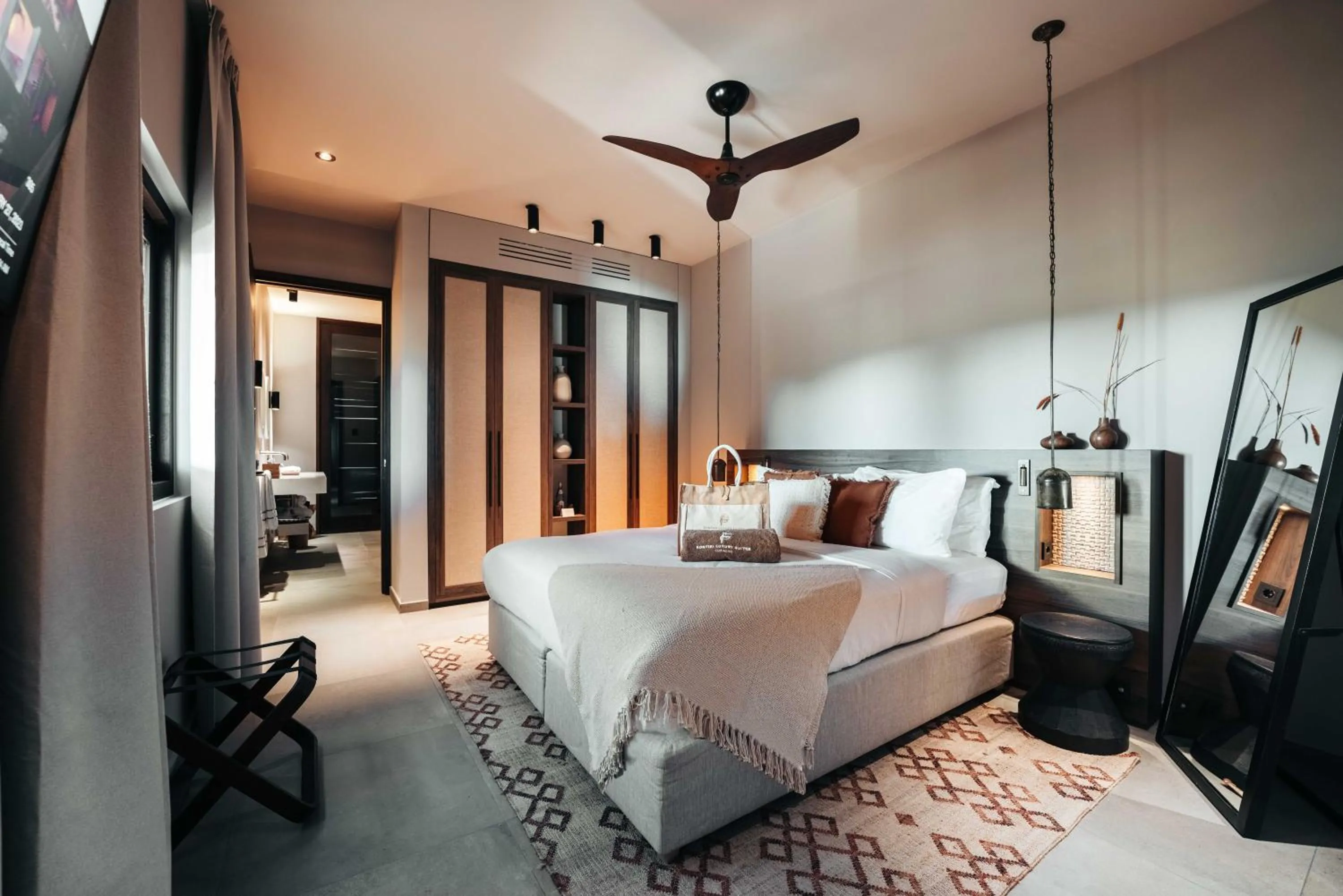 Bed in Kontiki Beach Resort