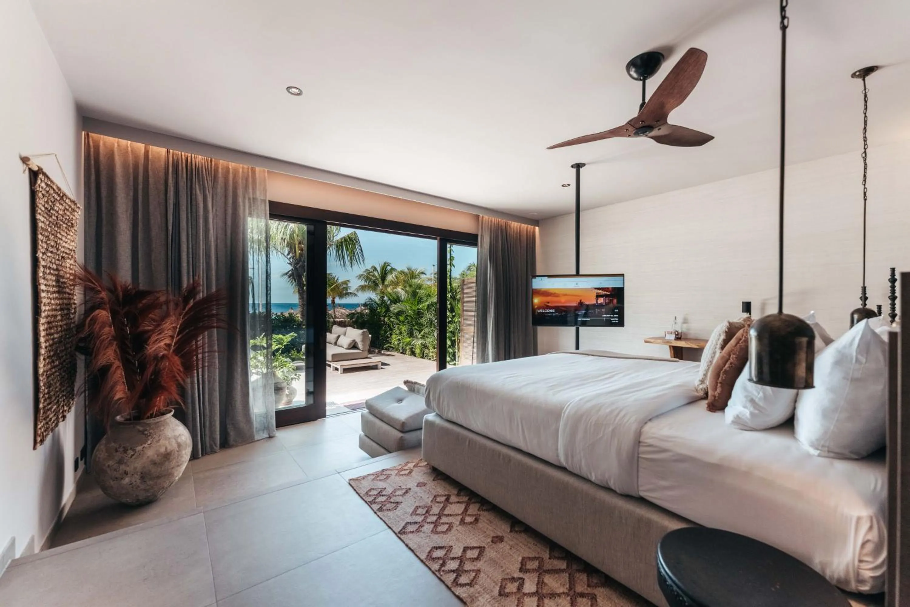 Bed in Kontiki Beach Resort