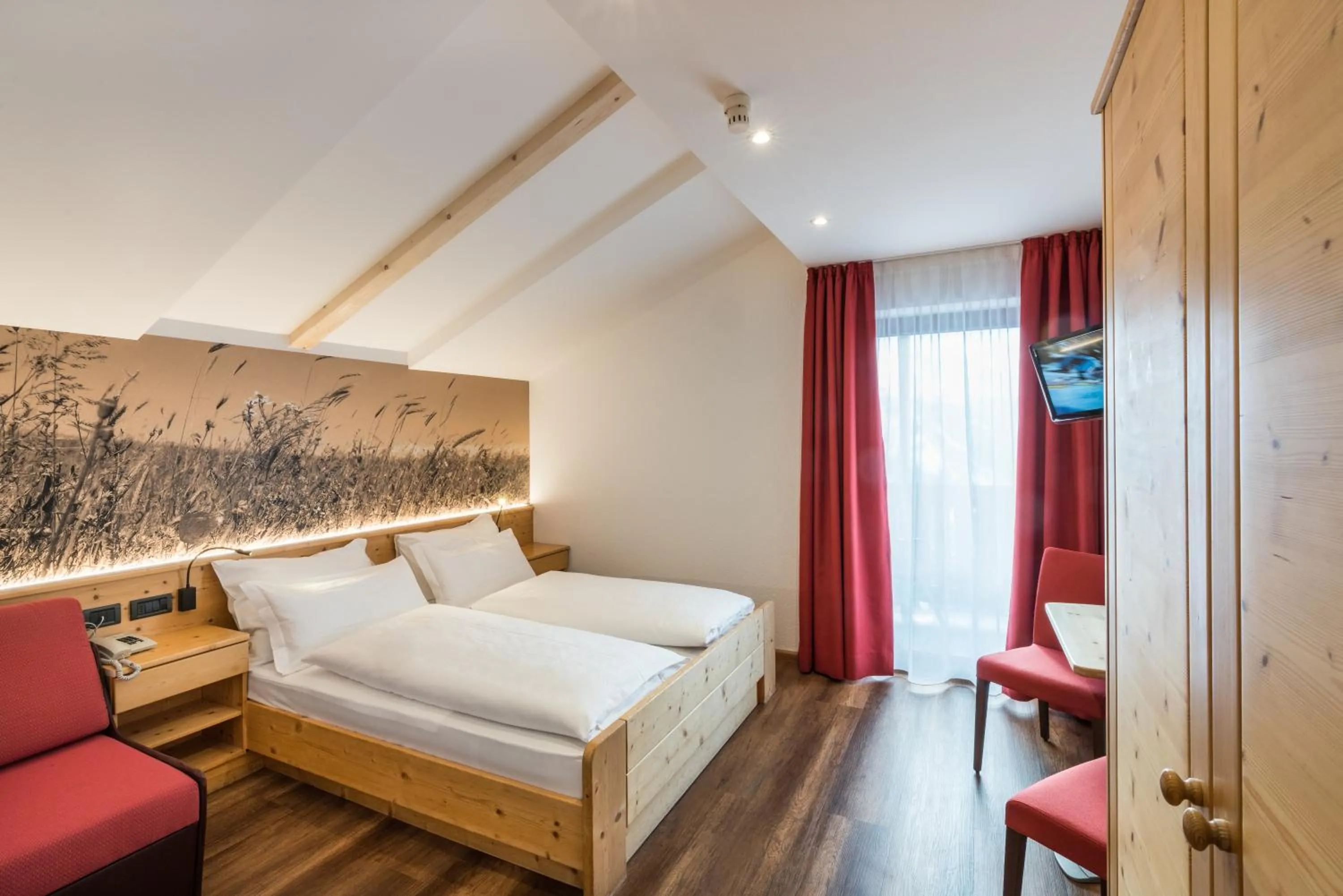 Photo of the whole room, Bed in Berghotel Schlemmer