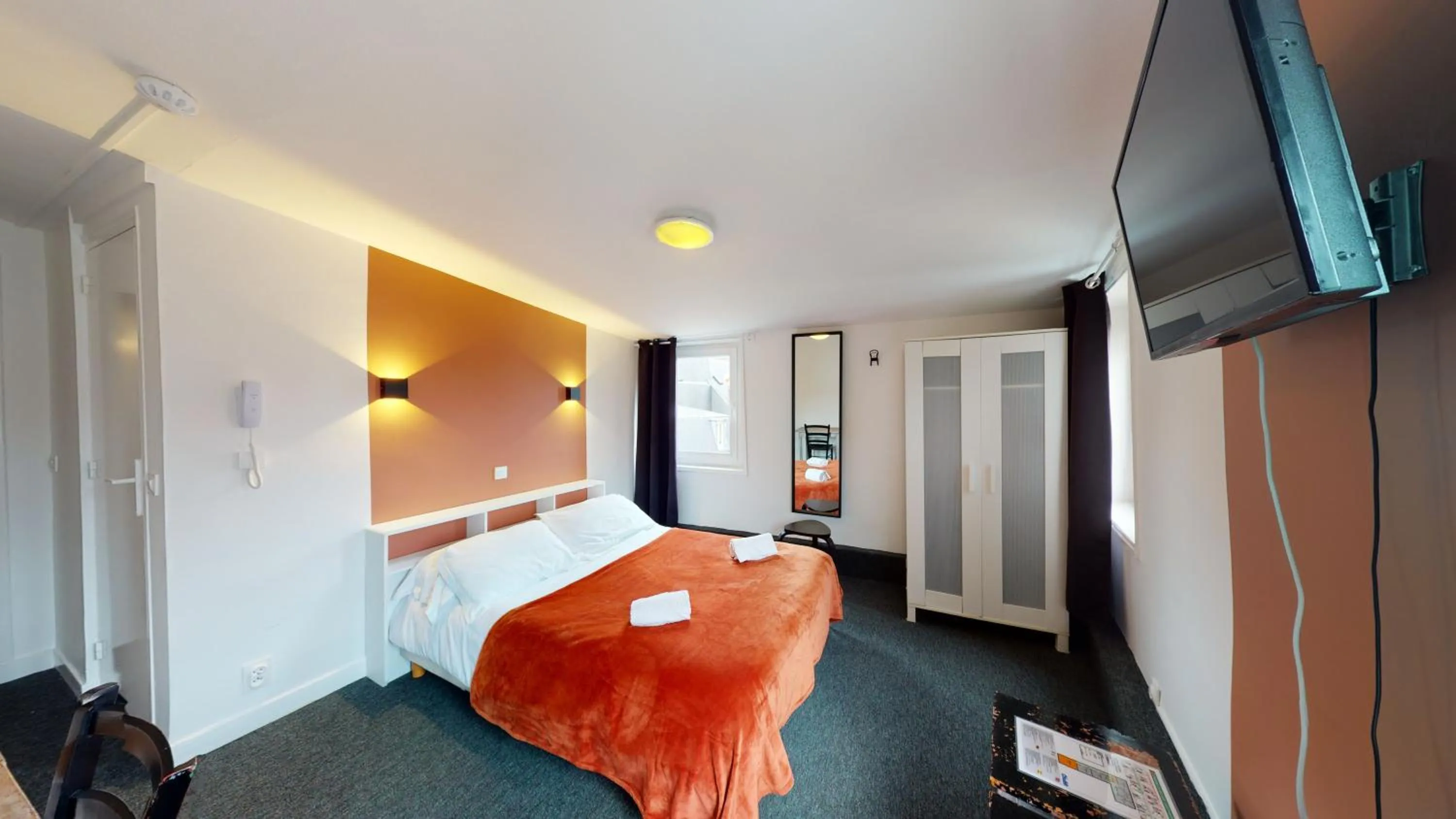 Bed in Hôtel L'Estran