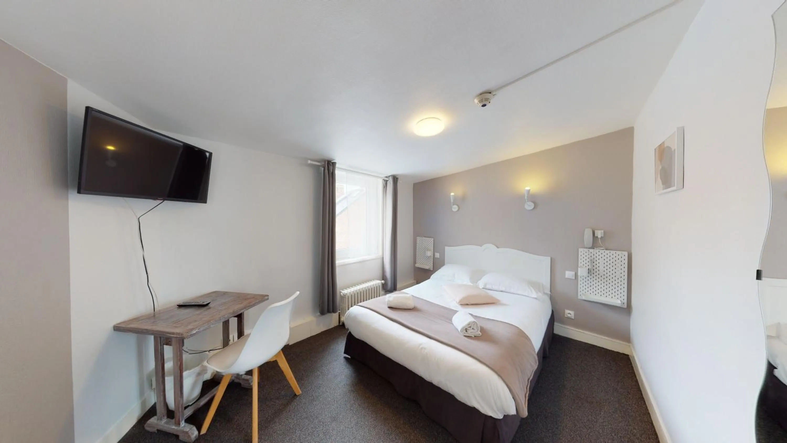 Bed in Hôtel L'Estran