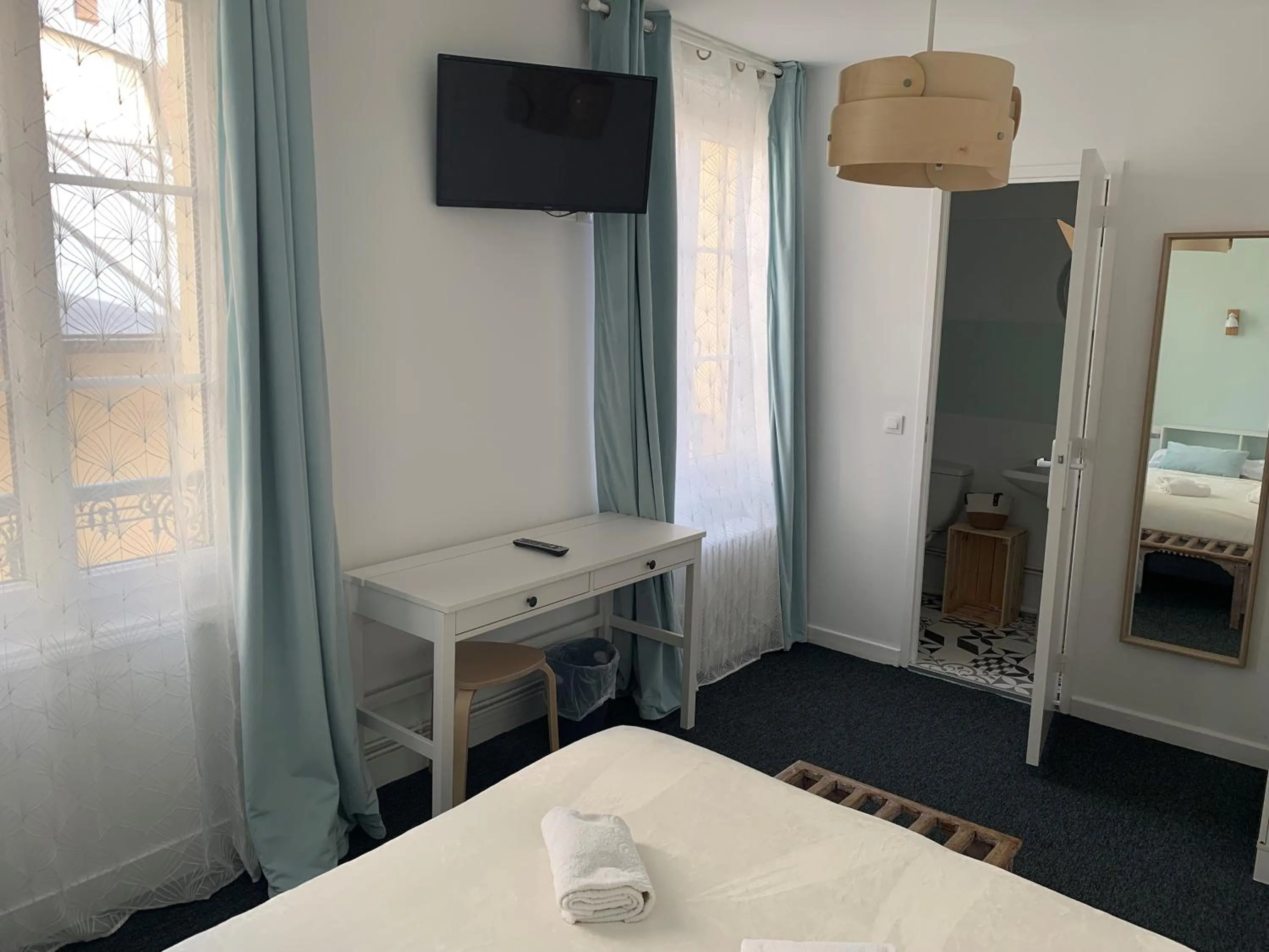 Bed in Hôtel L'Estran