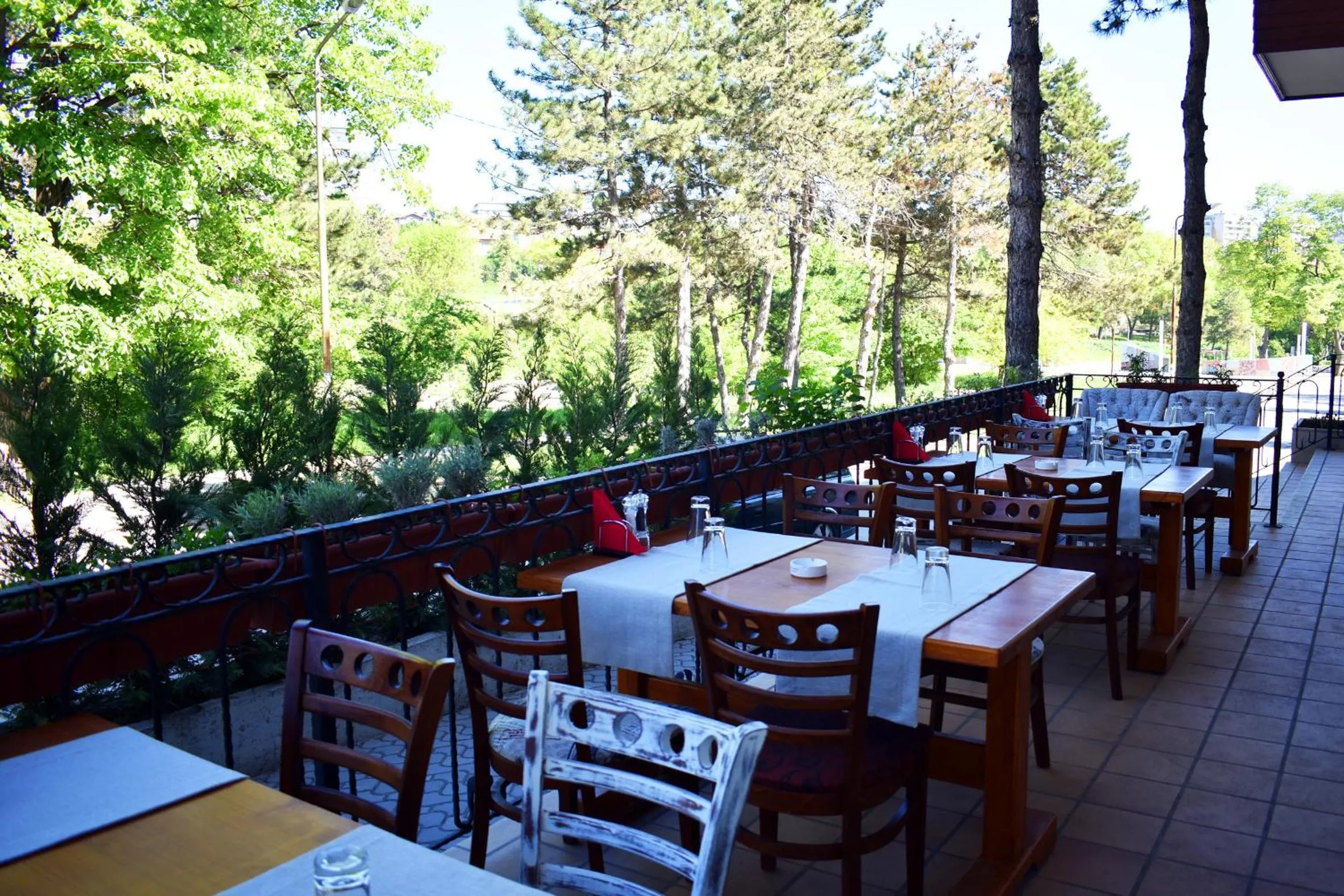 Restaurant/places to eat in Hotel Orehite-G