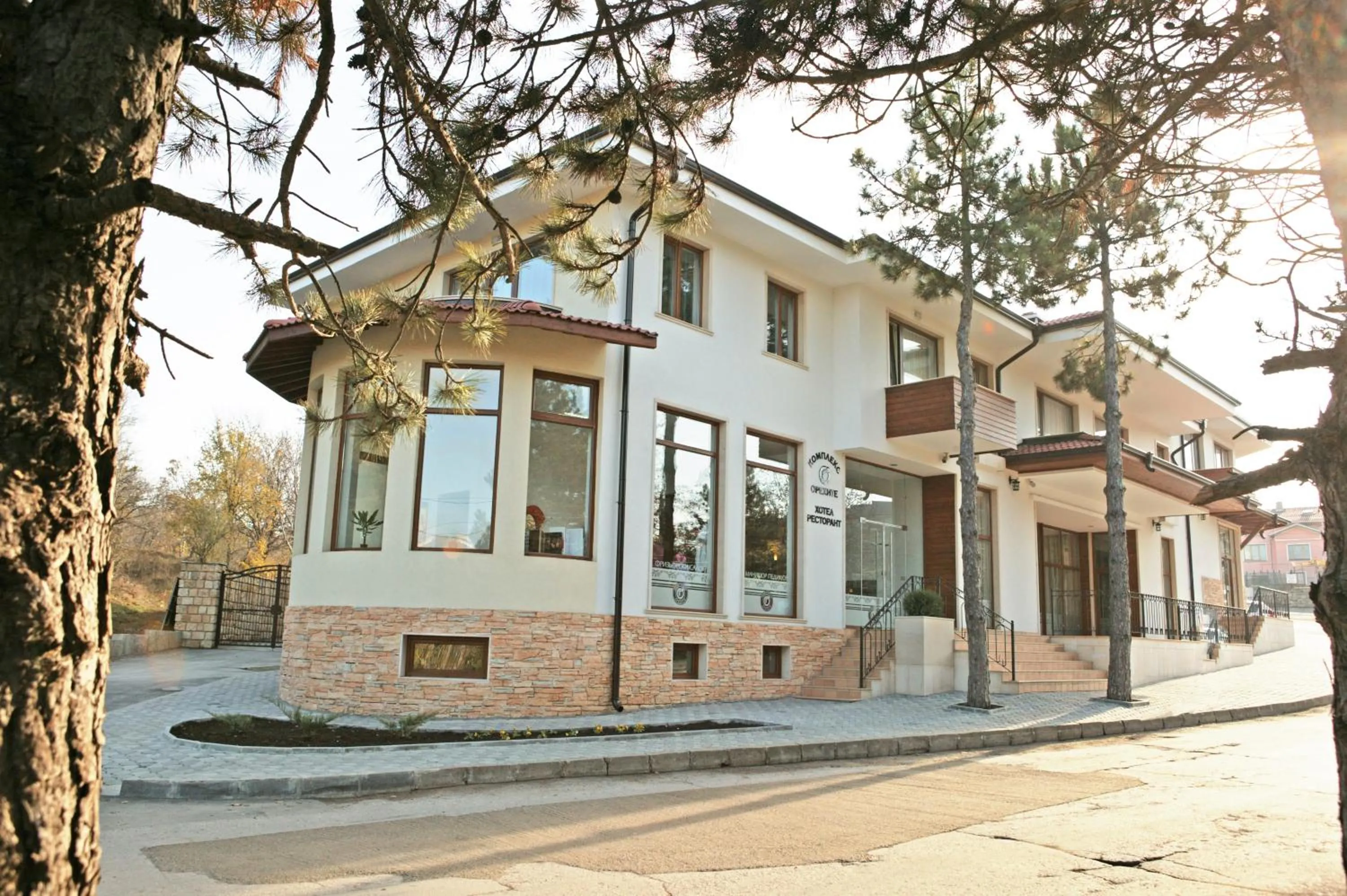 Facade/entrance in Hotel Orehite-G