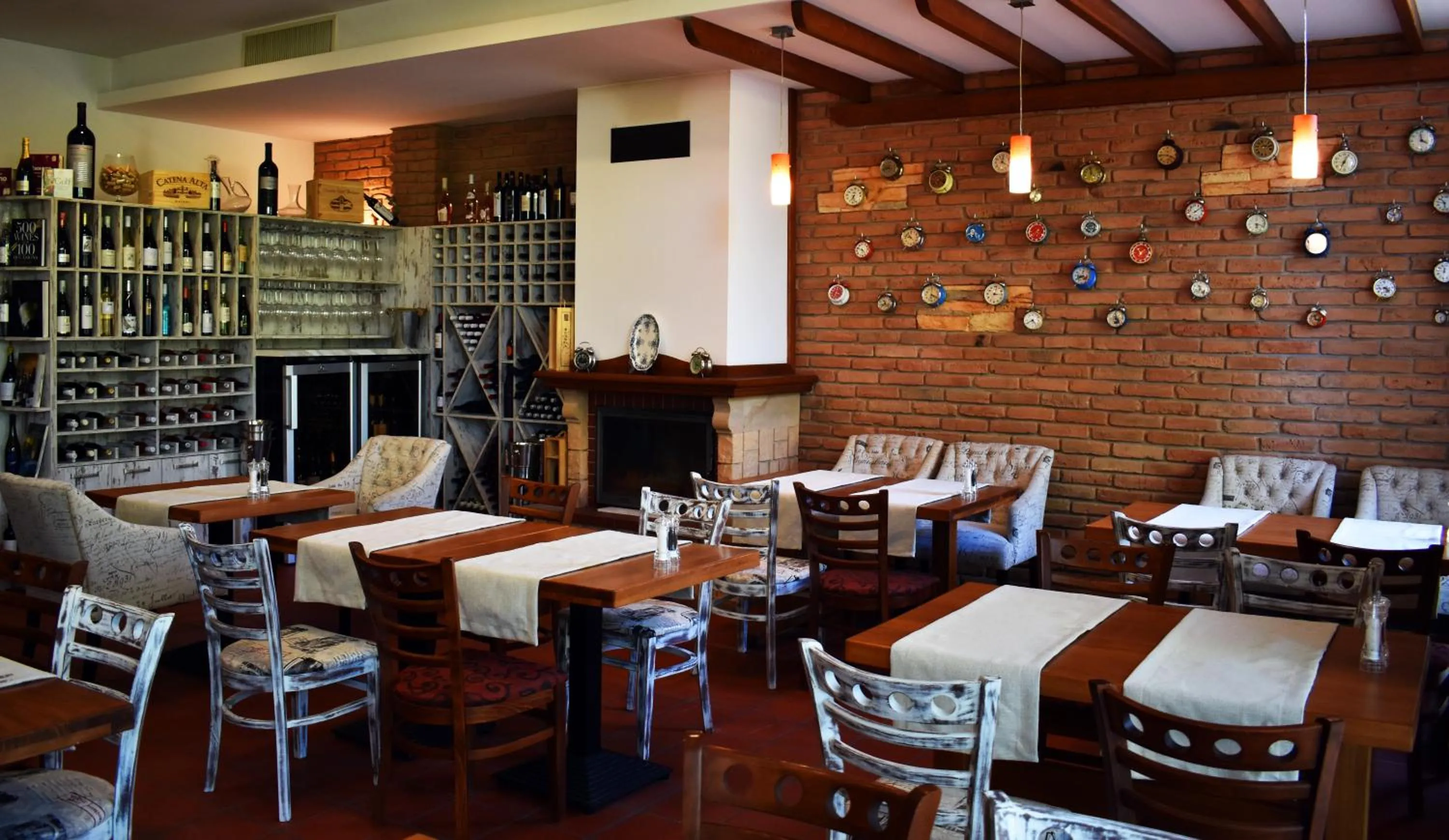 Restaurant/places to eat in Hotel Orehite-G