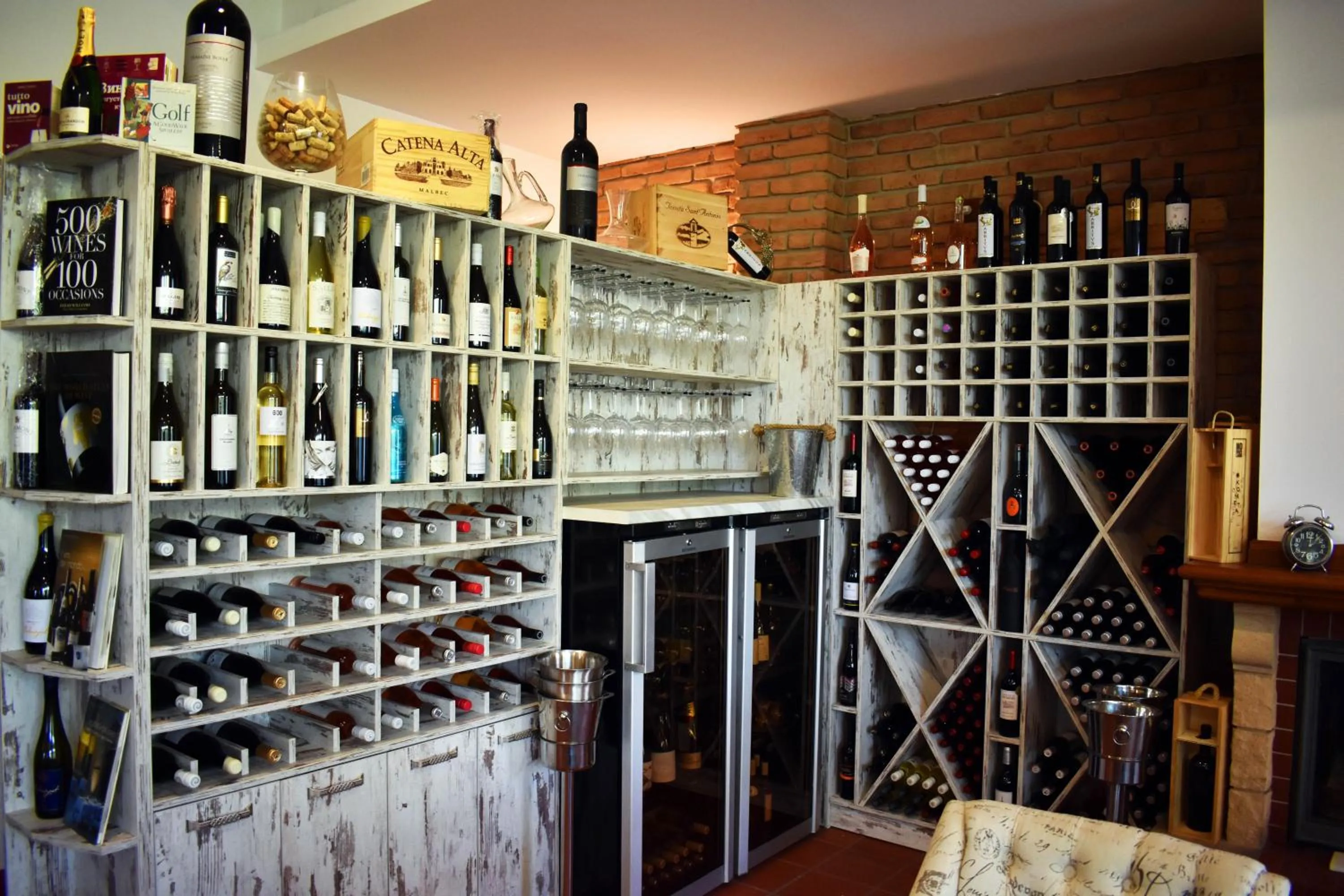 Restaurant/places to eat in Hotel Orehite-G