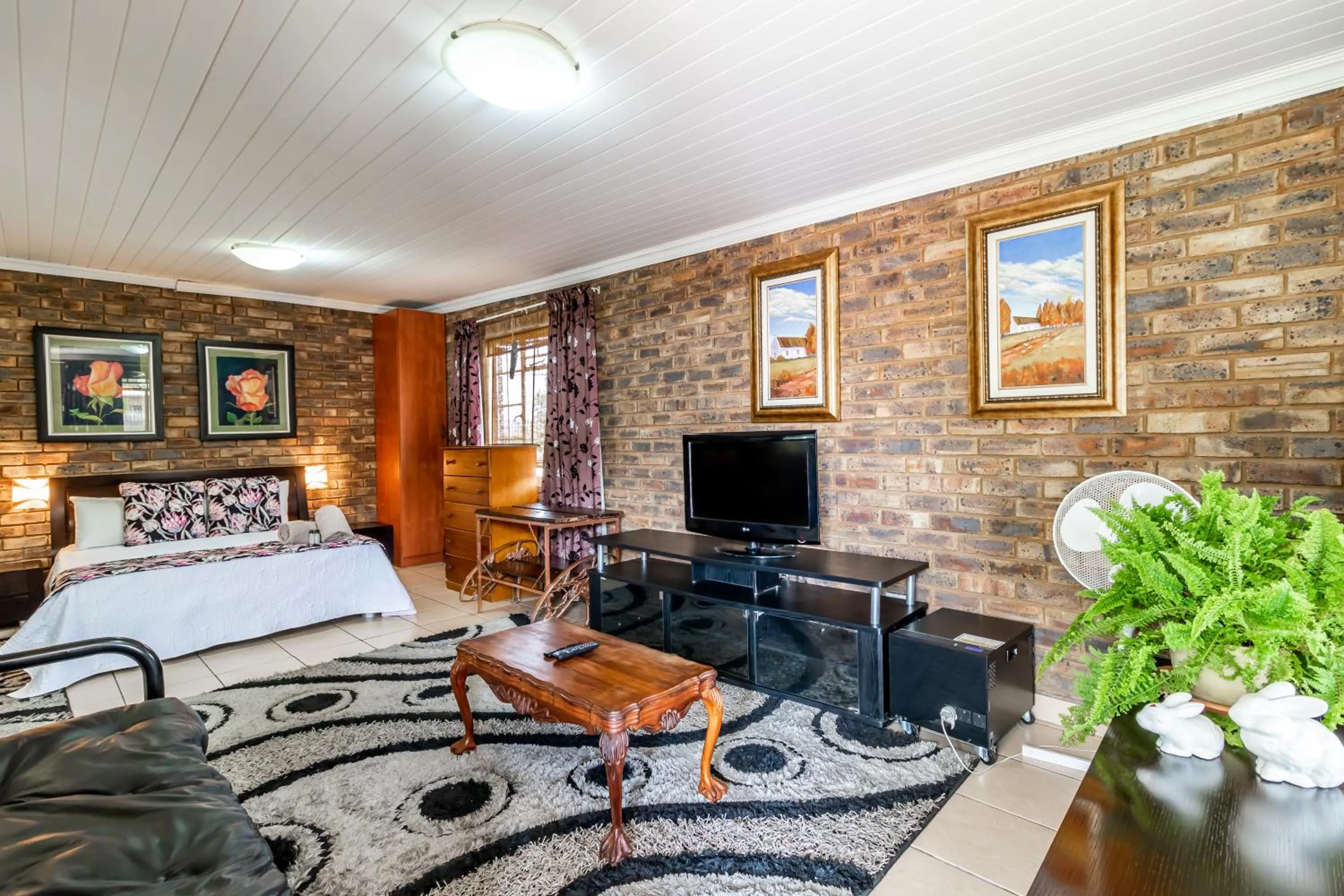 TV and multimedia, Bed in Berghaan Pretoria