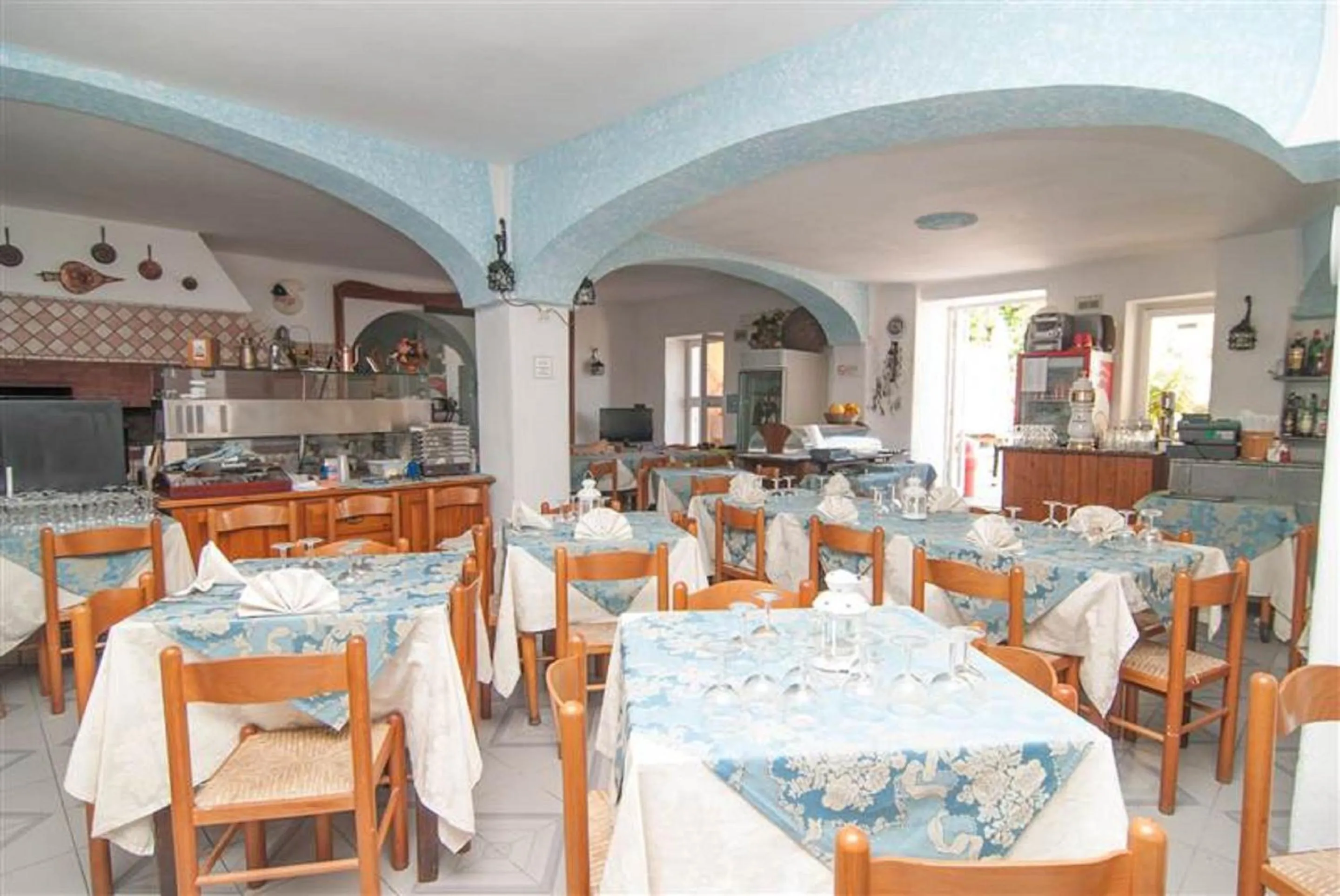 Restaurant/places to eat in Hotel La Ninfea
