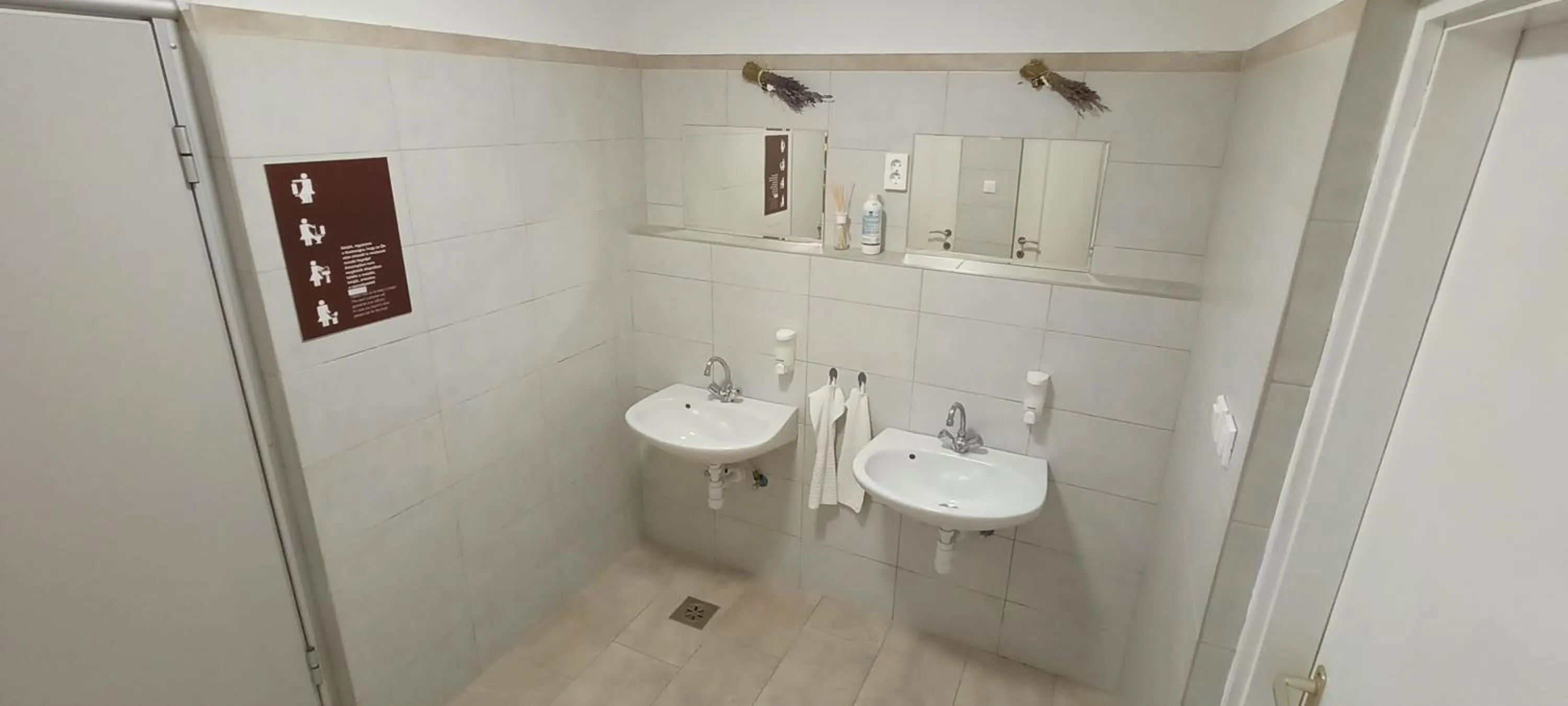 Bathroom in Lake Vendégház