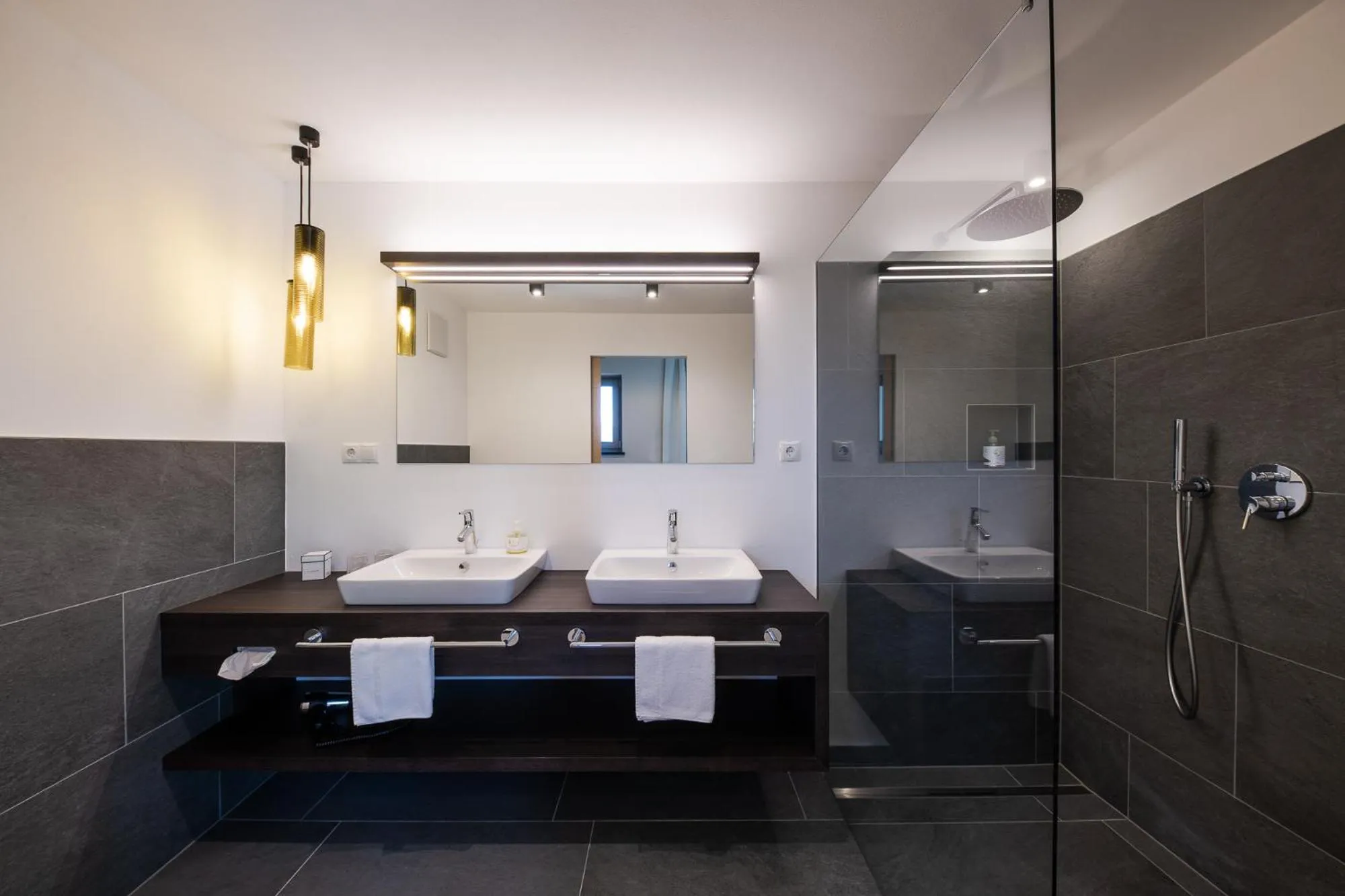 Bathroom in Oliven- & Genusshotel Hirzer