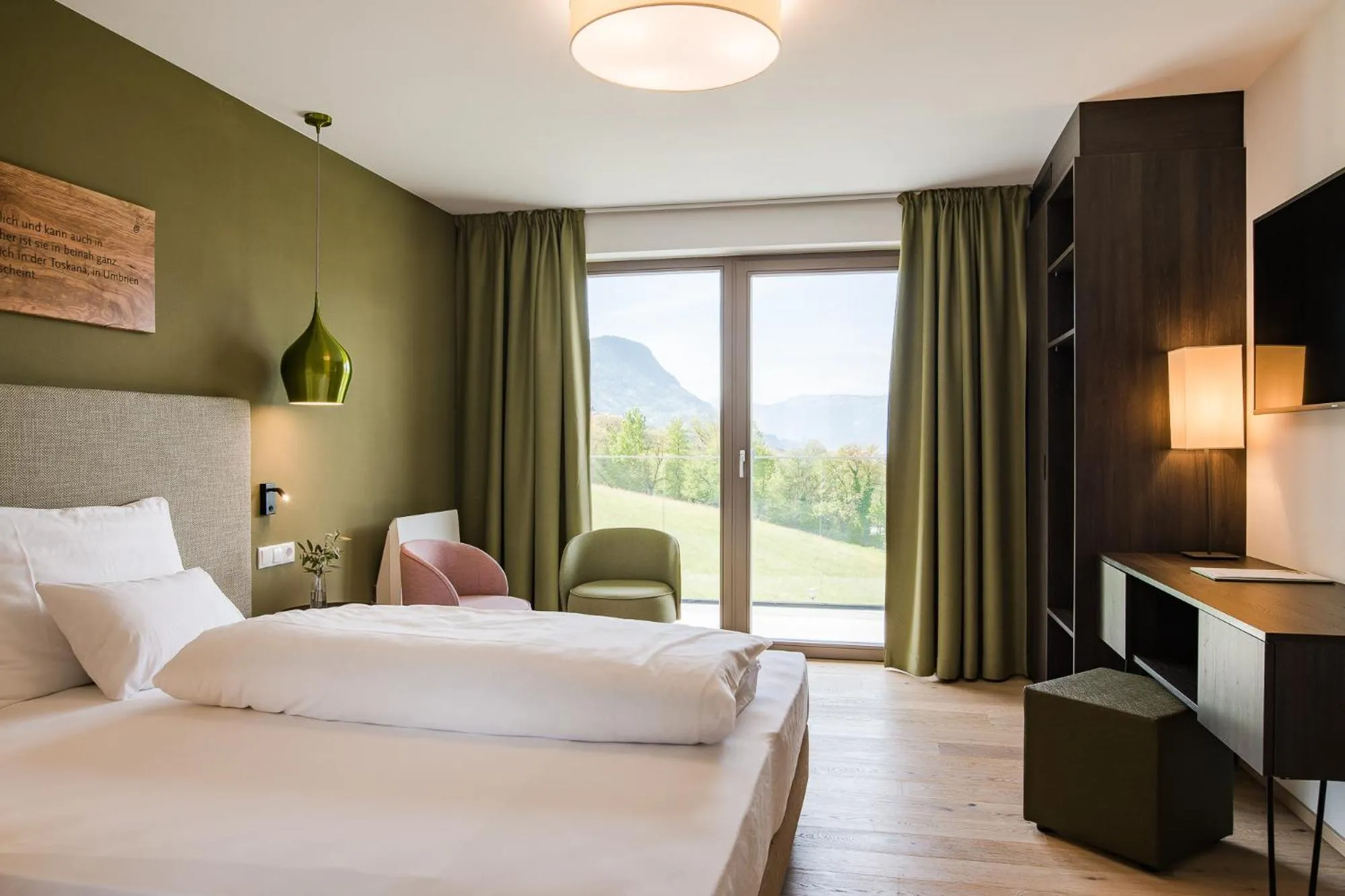 Bed in Oliven- & Genusshotel Hirzer