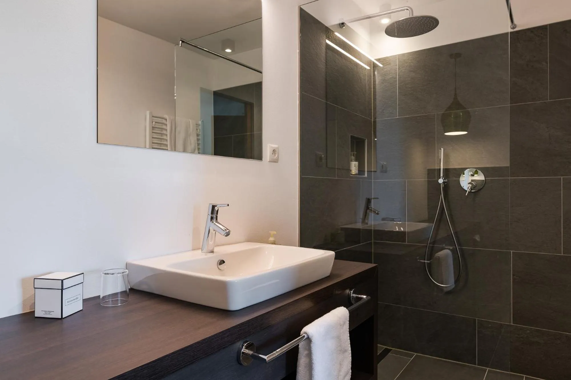 Shower in Oliven- & Genusshotel Hirzer