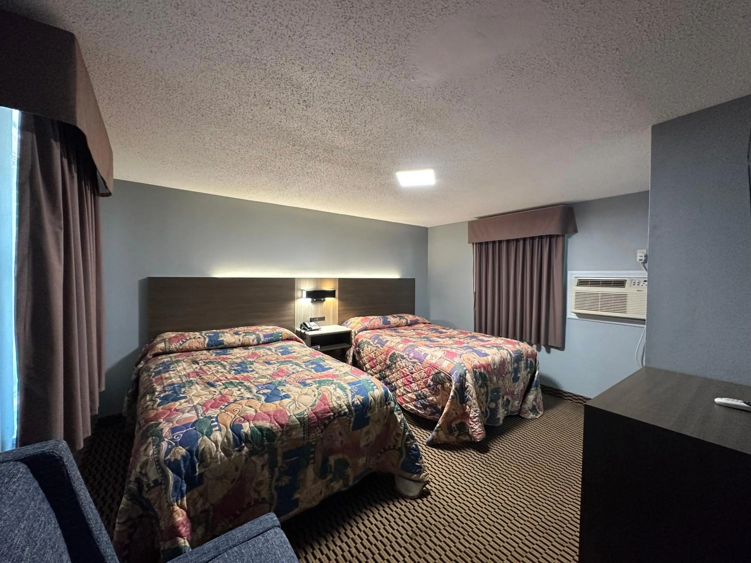 Bed in Rodeway Inn & Suites Walhalla