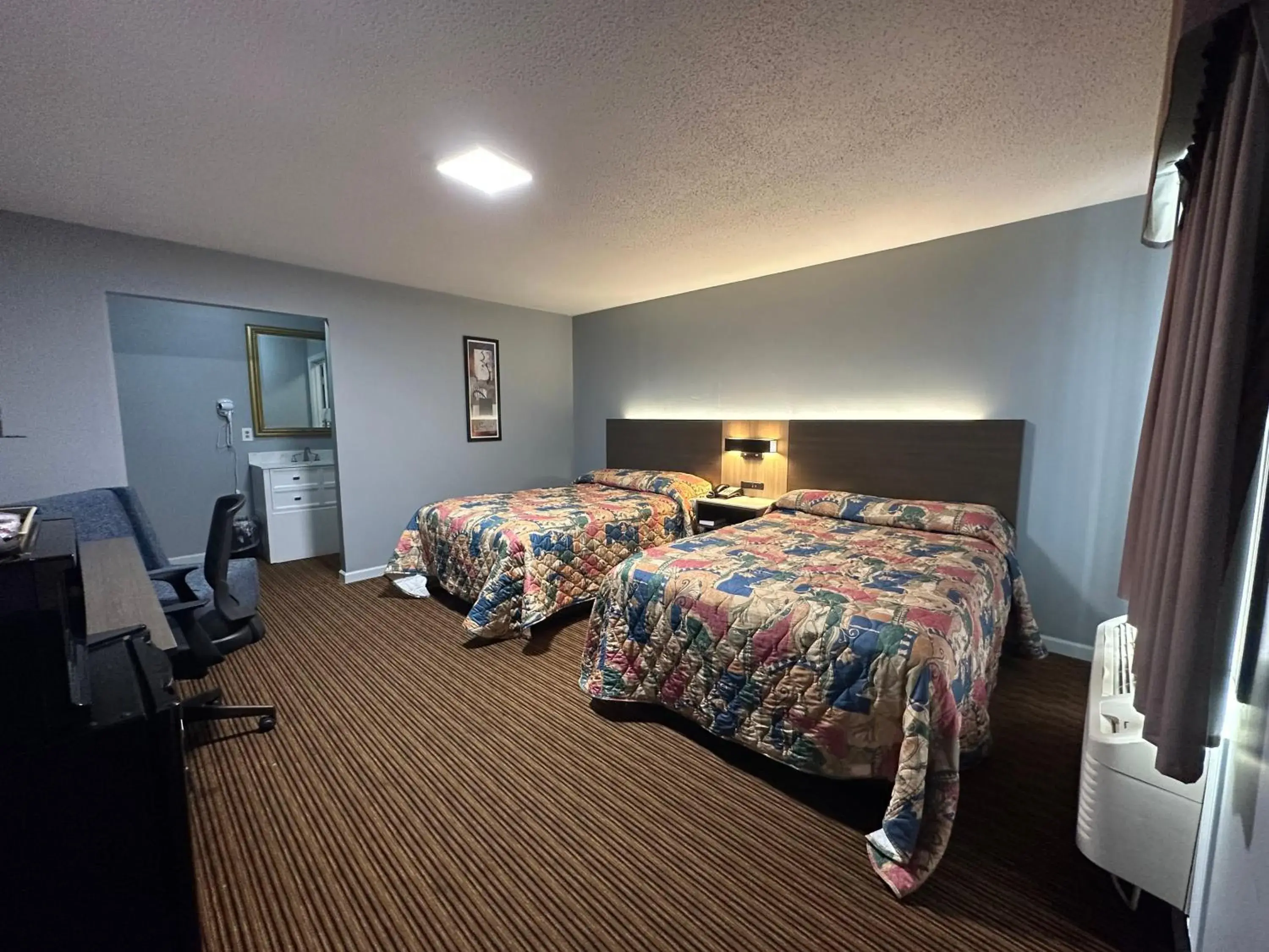 Bed in Rodeway Inn & Suites Walhalla Bed in Rodeway Inn & Suites Walhalla