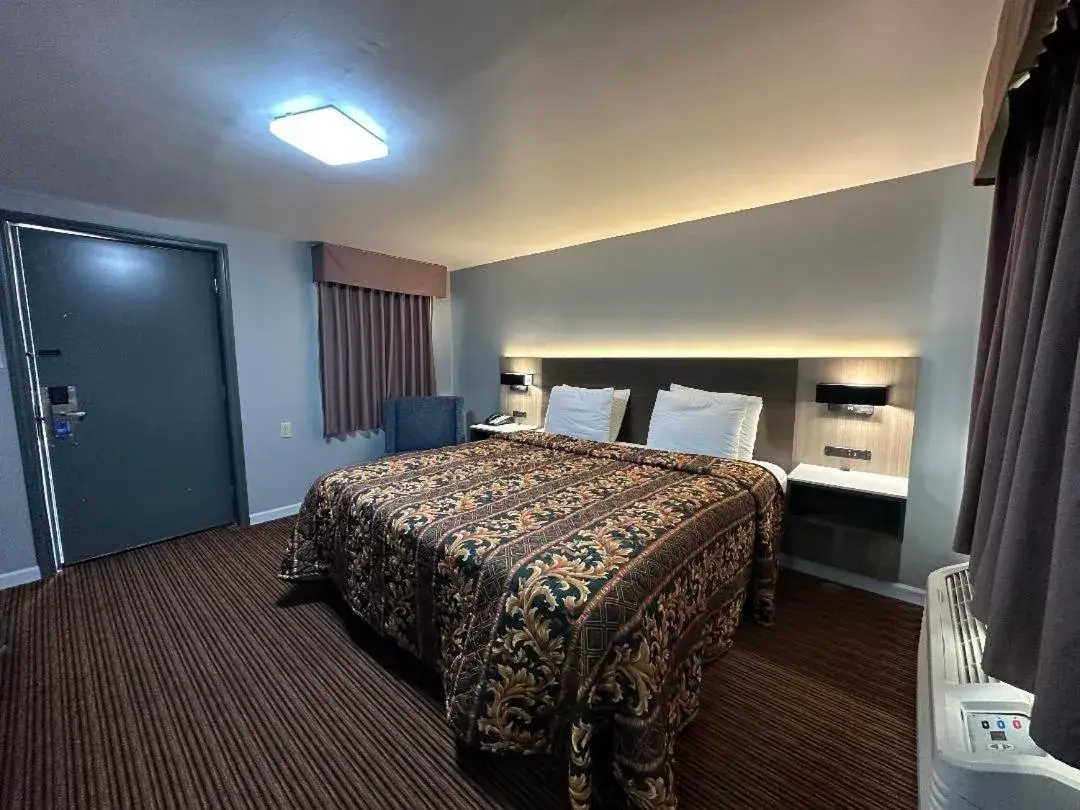 Bed in Rodeway Inn & Suites Walhalla Bed in Rodeway Inn & Suites Walhalla