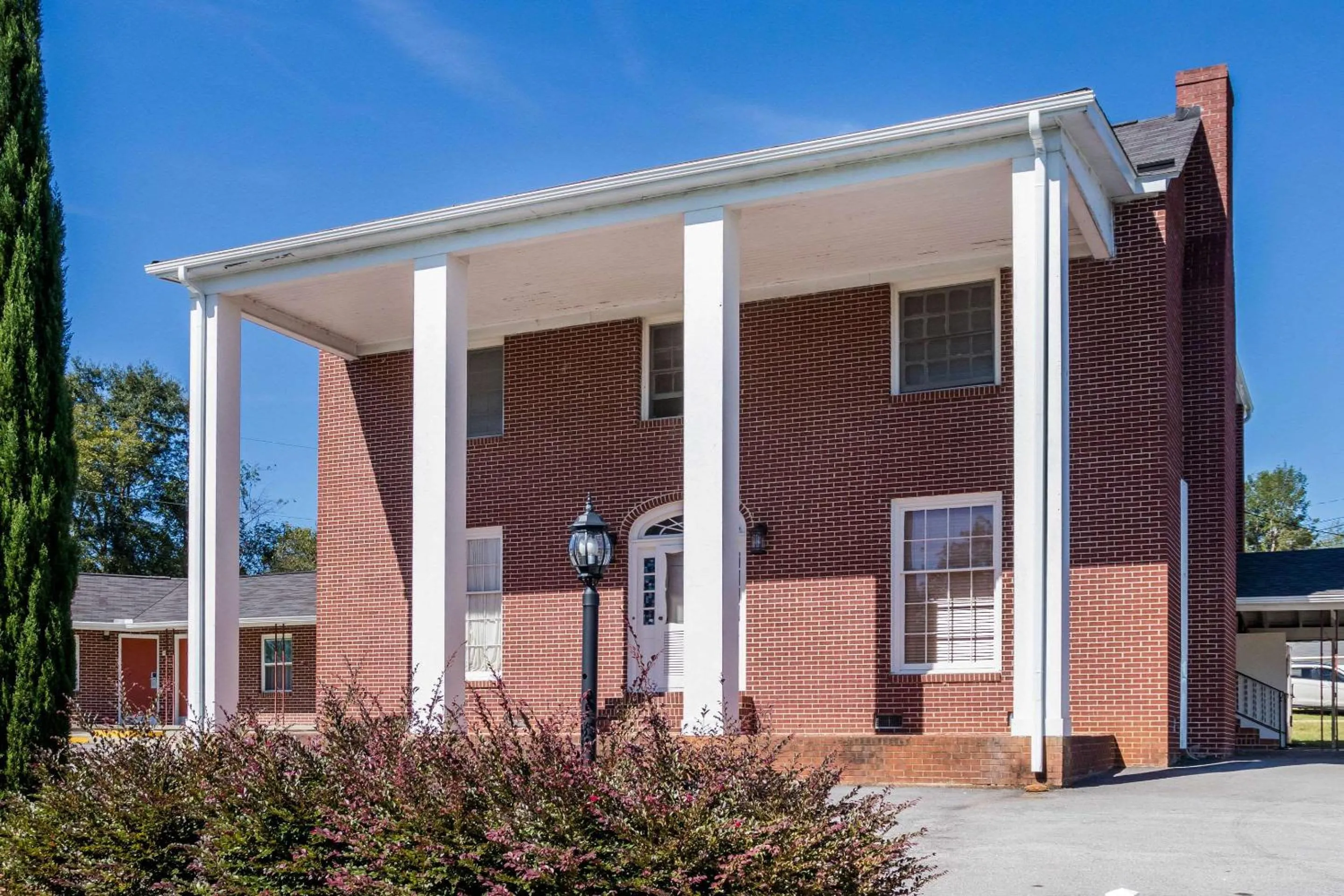 Property building in Rodeway Inn & Suites Walhalla