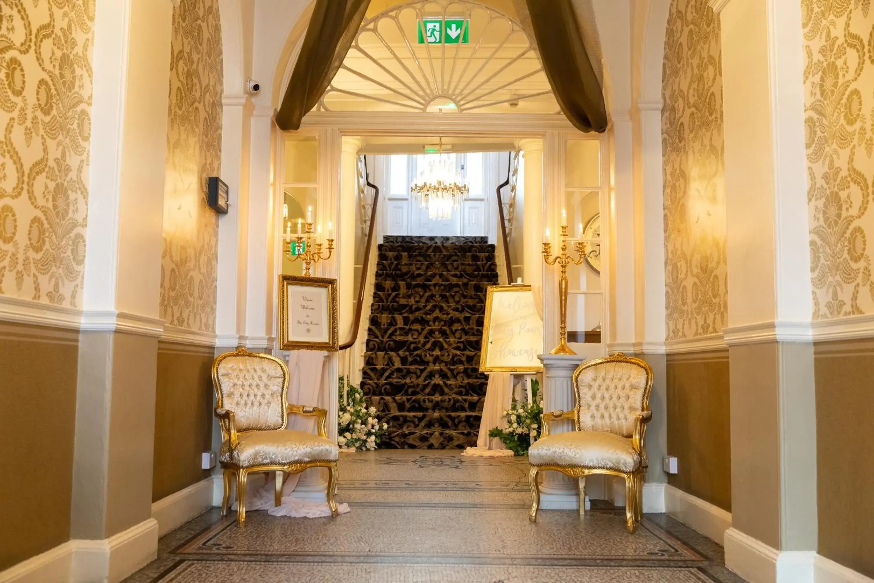 Facade/entrance, Seating Area in The City Rooms