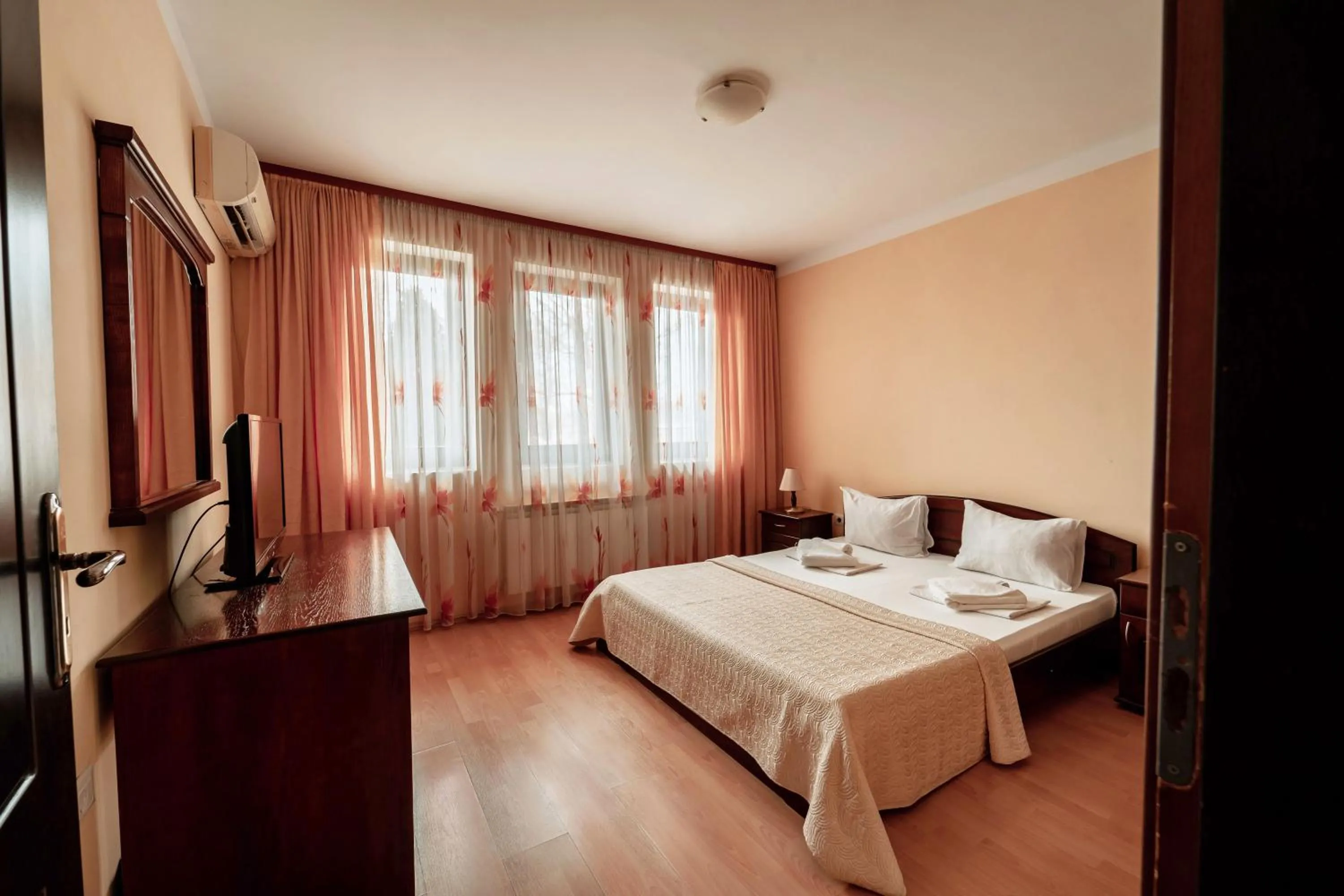 Photo of the whole room, Bed in Hotel Winpalace