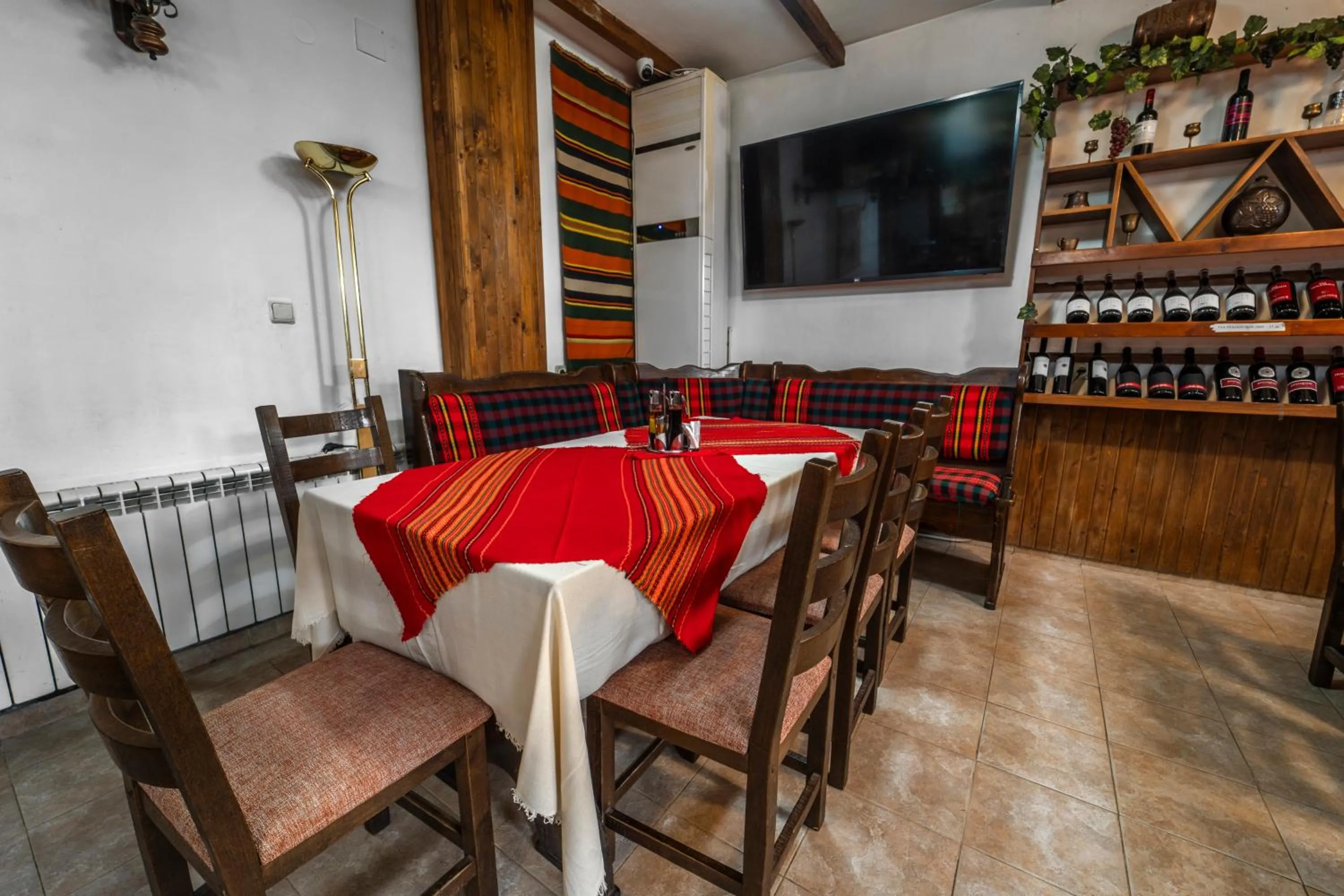 Restaurant/places to eat in Hotel Winpalace