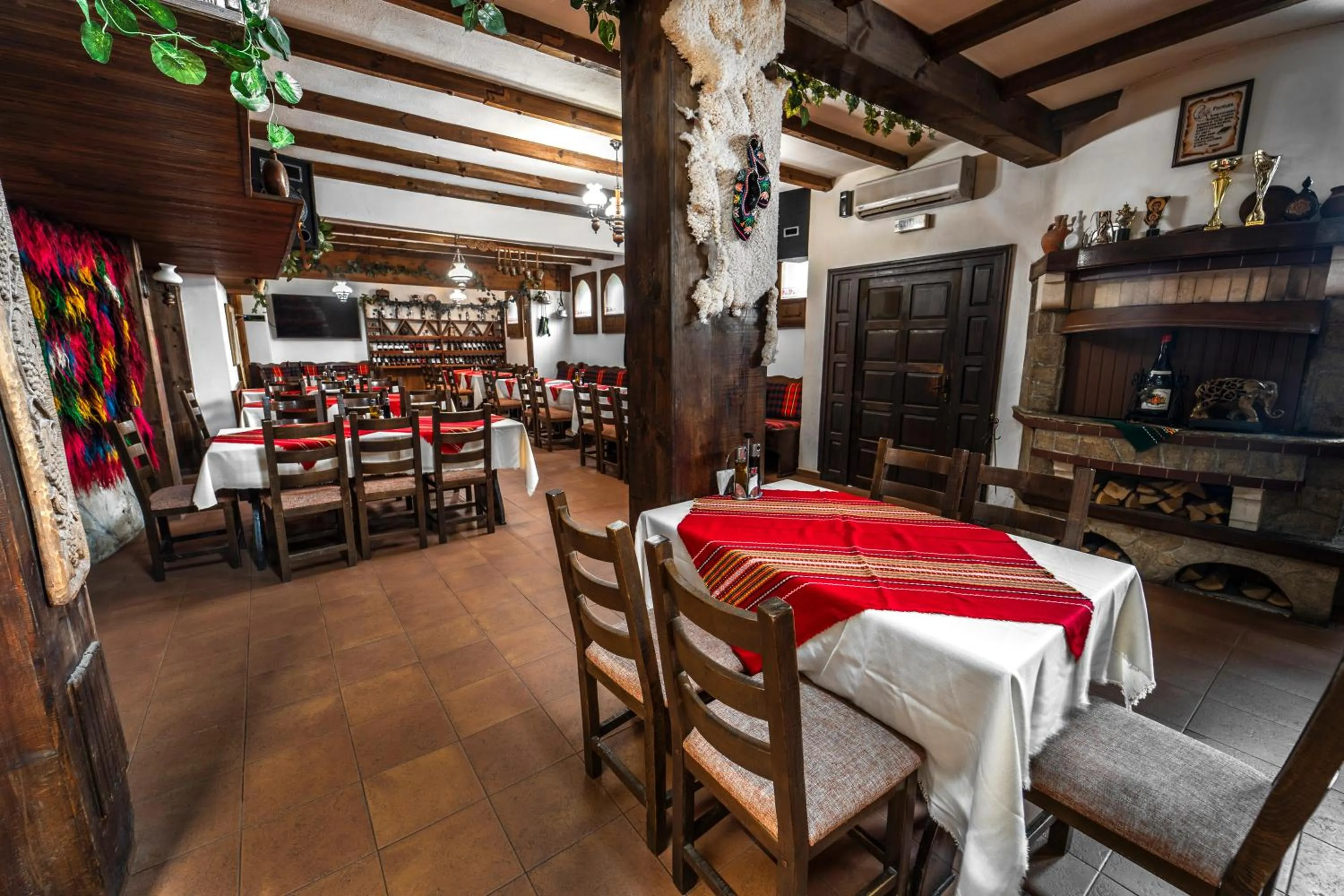 Restaurant/places to eat in Hotel Winpalace