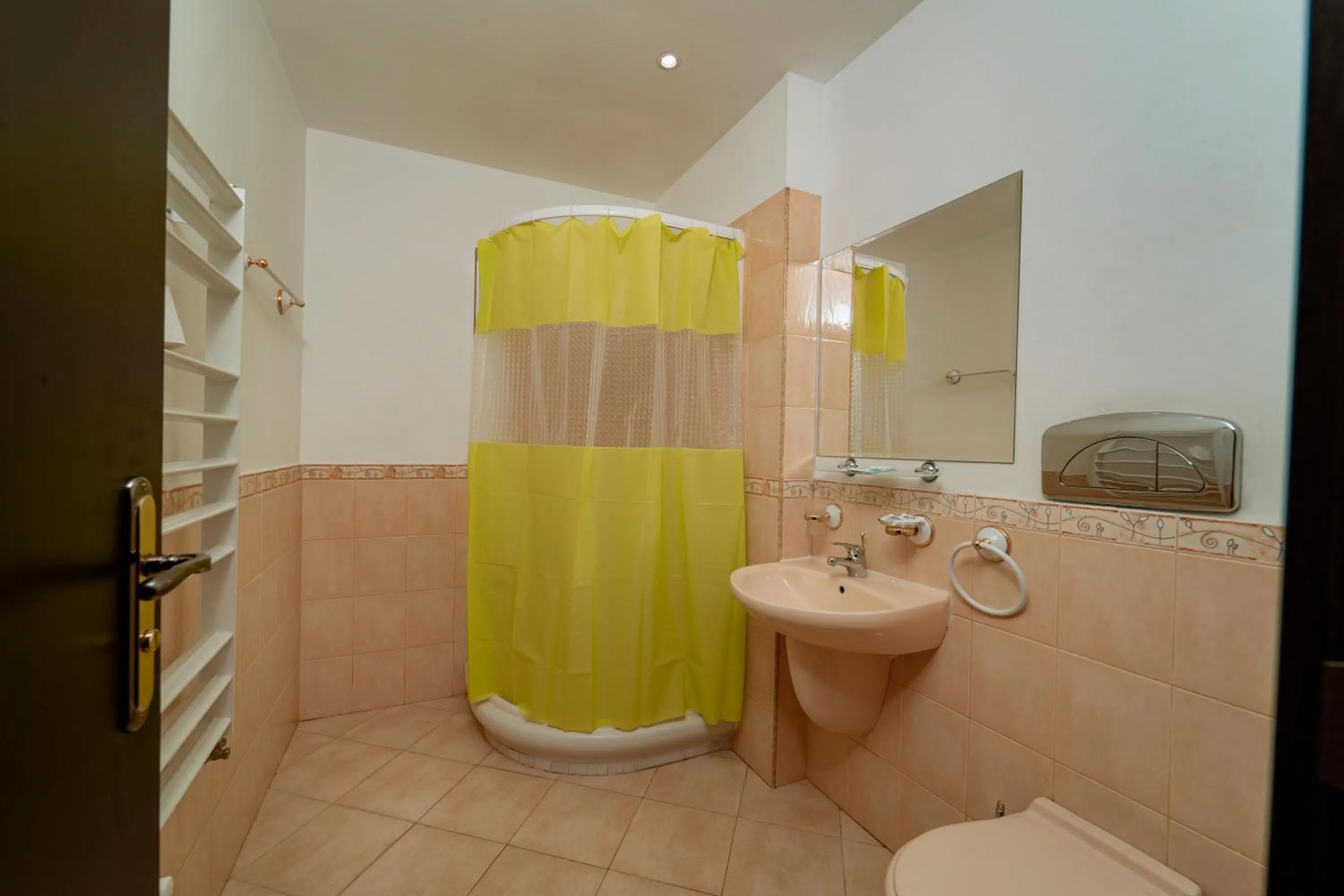 Bathroom in Hotel Winpalace