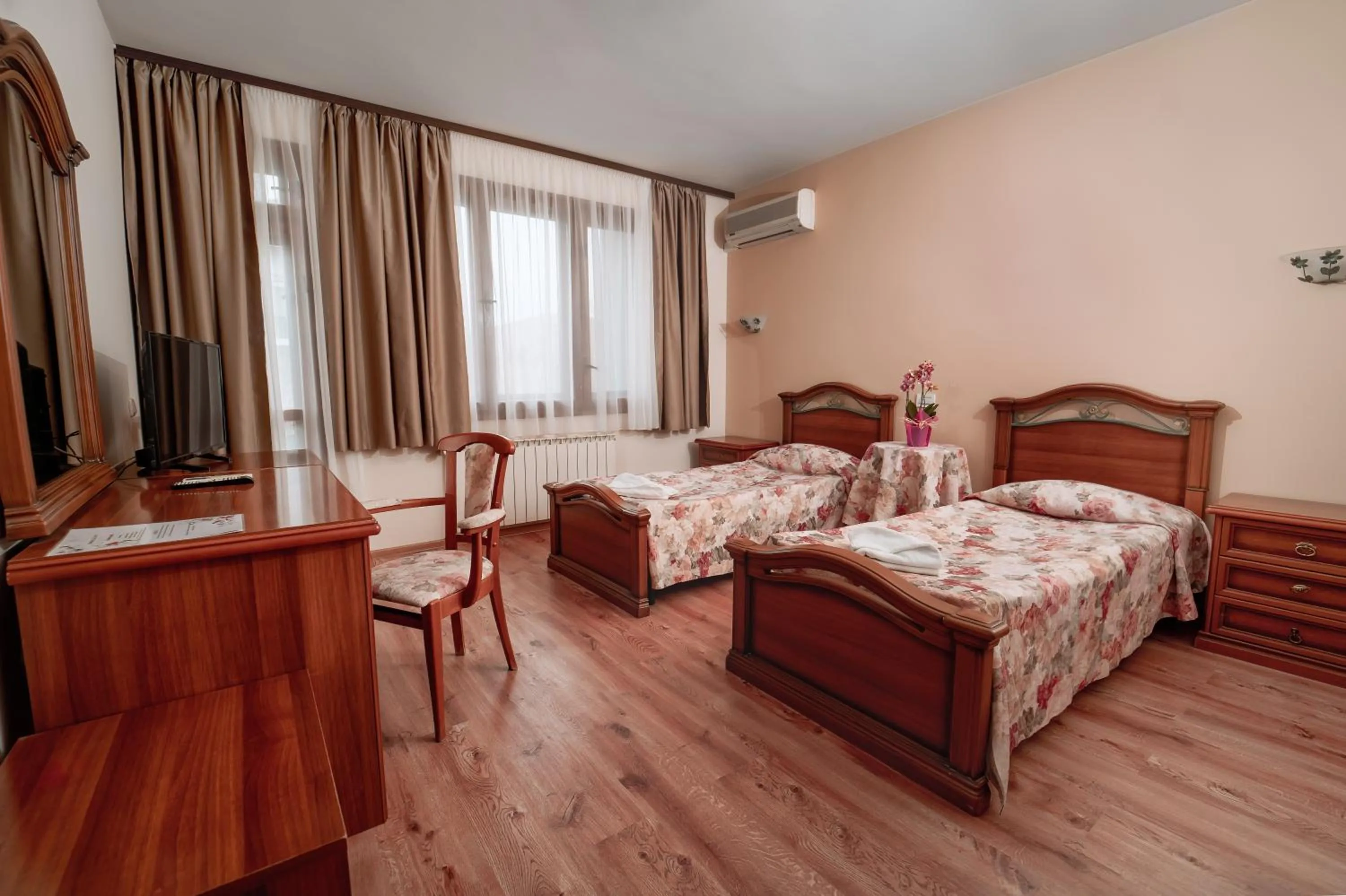 Photo of the whole room, Bed in Hotel Winpalace