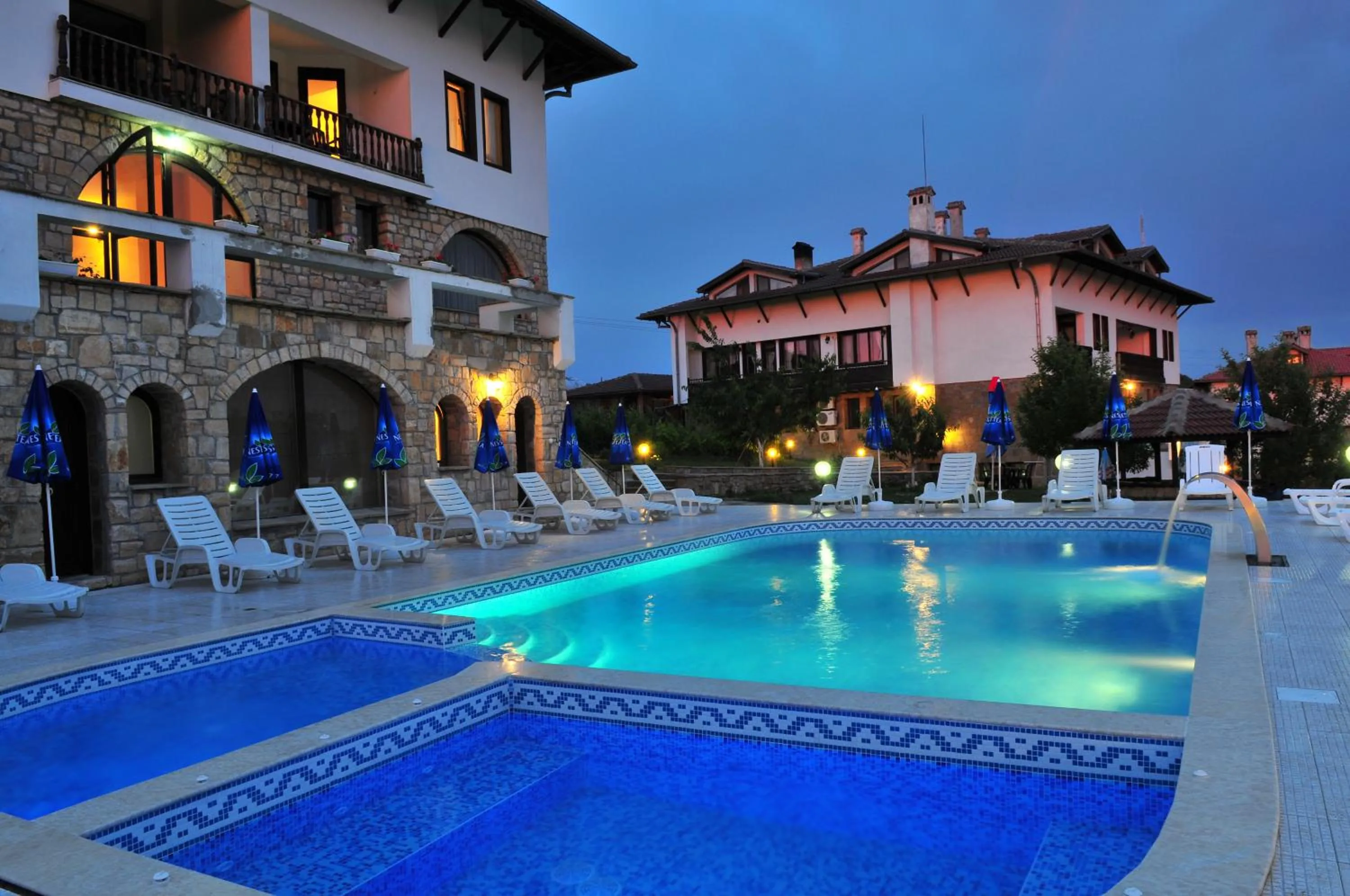 Swimming pool in Hotel Winpalace