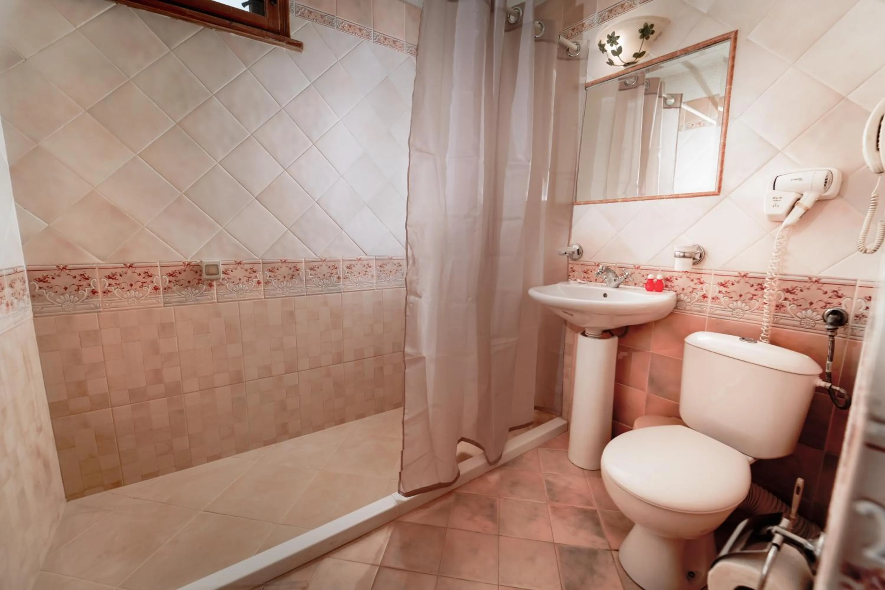 Bathroom in Hotel Winpalace