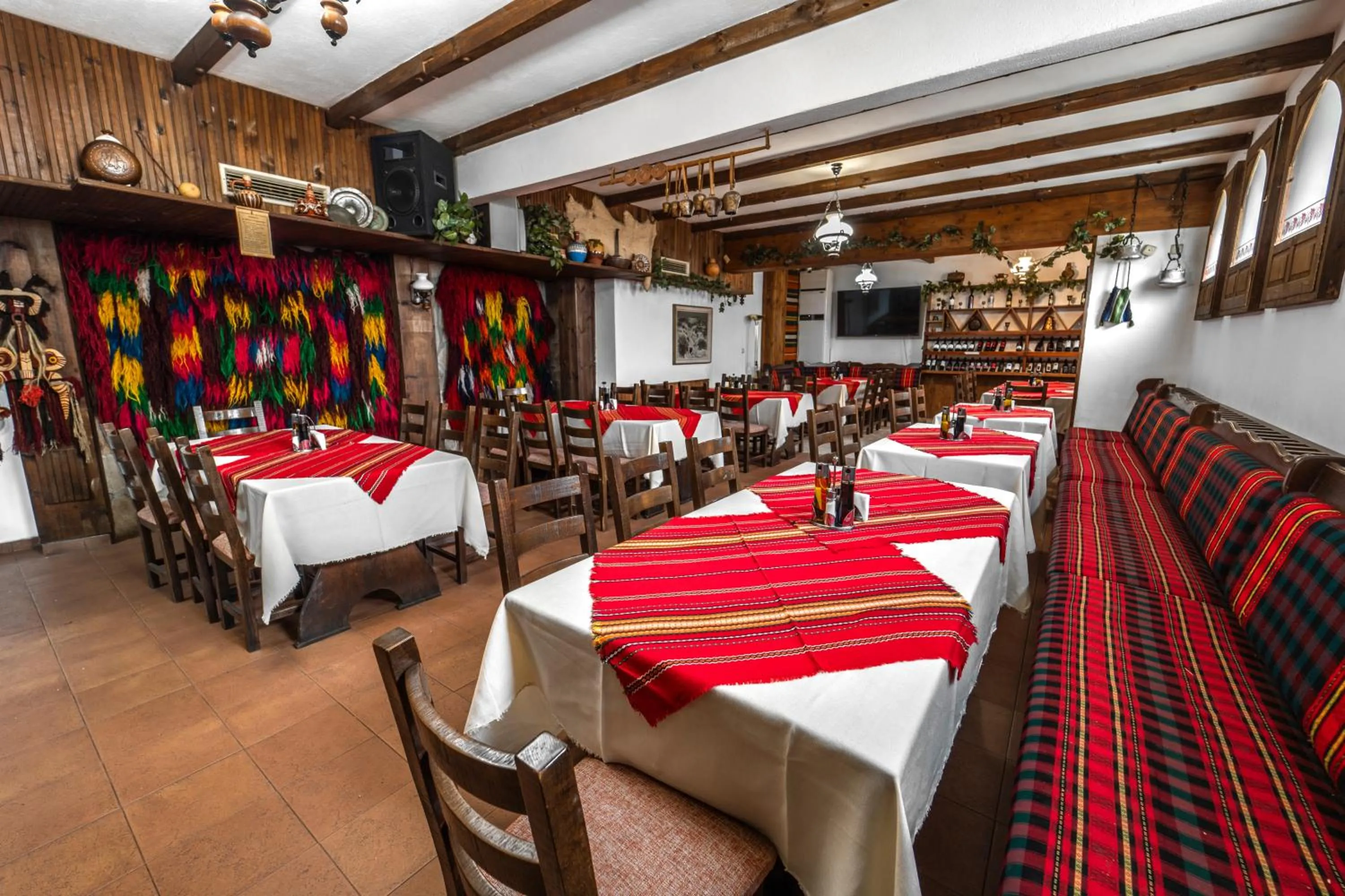 Restaurant/places to eat in Hotel Winpalace