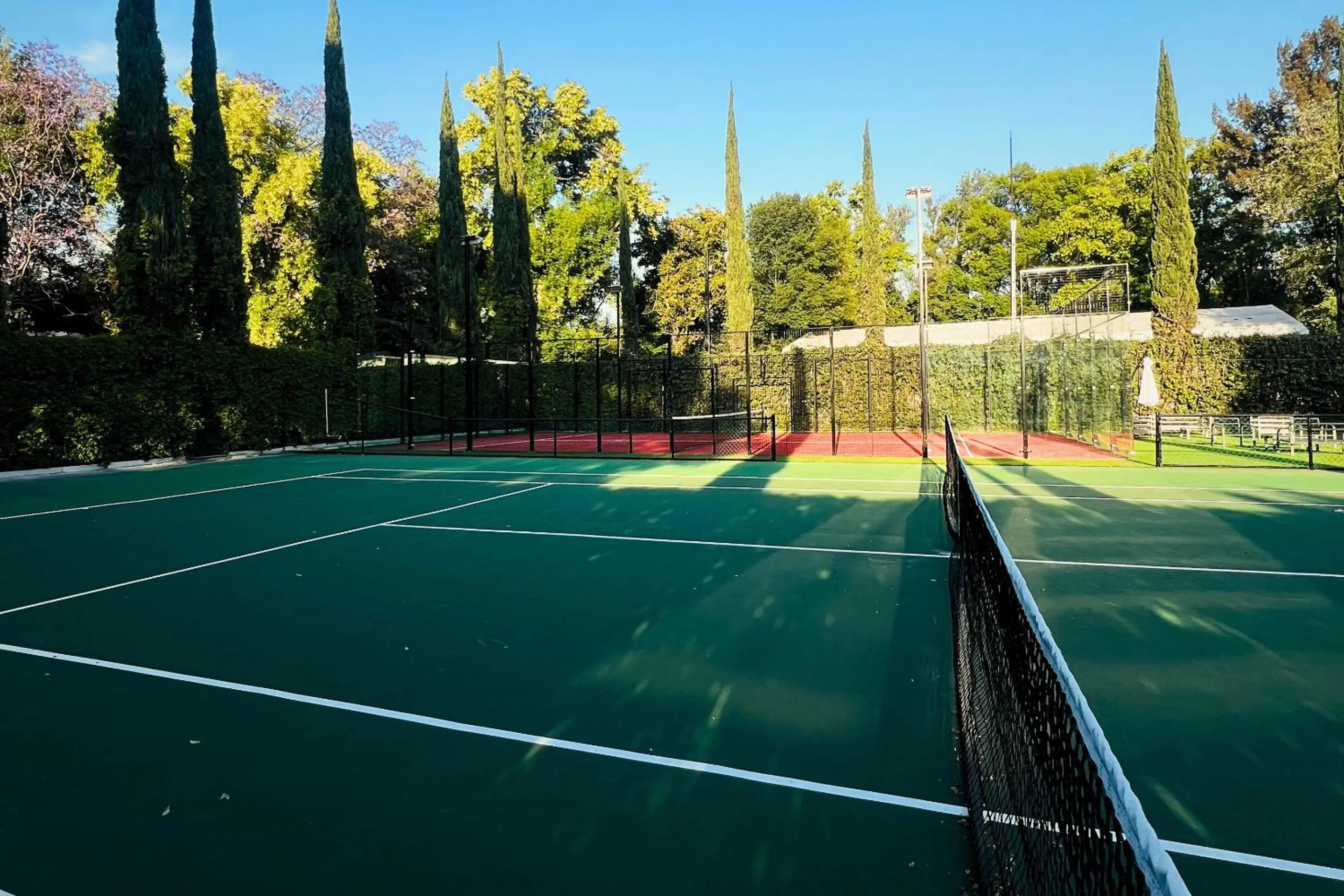 Tennis court in Hotel Real del Bosque Golf and Spa