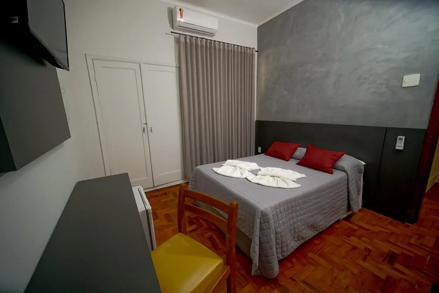 Photo of the whole room, Bed in Hotel Euro Suite Poços de Caldas By Nacional Inn Photo of the whole room, Bed in Hotel Euro Suite Poços de Caldas By Nacional Inn