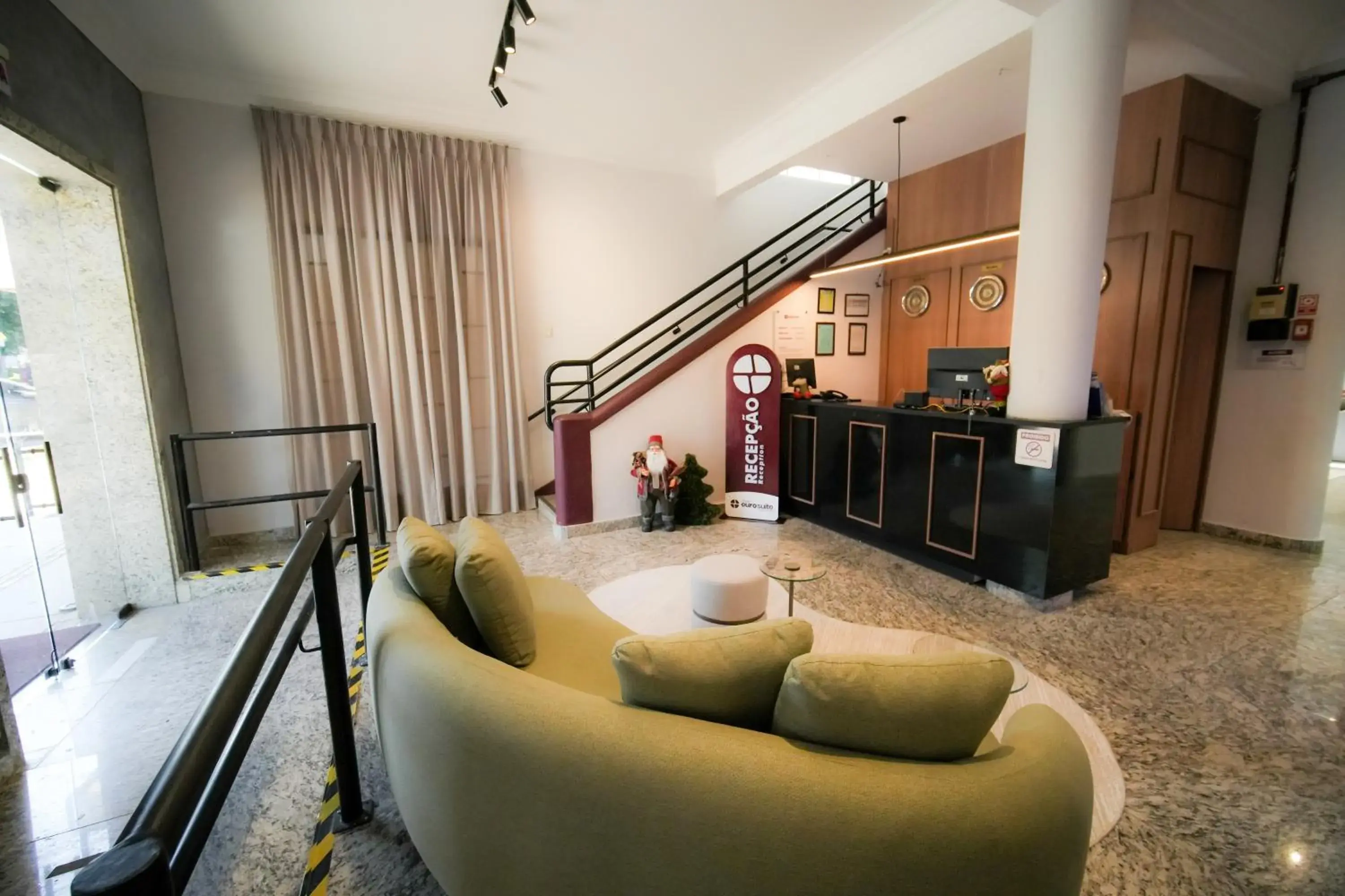 Lobby or reception in Hotel Euro Suite Poços de Caldas By Nacional Inn Lobby or reception in Hotel Euro Suite Poços de Caldas By Nacional Inn