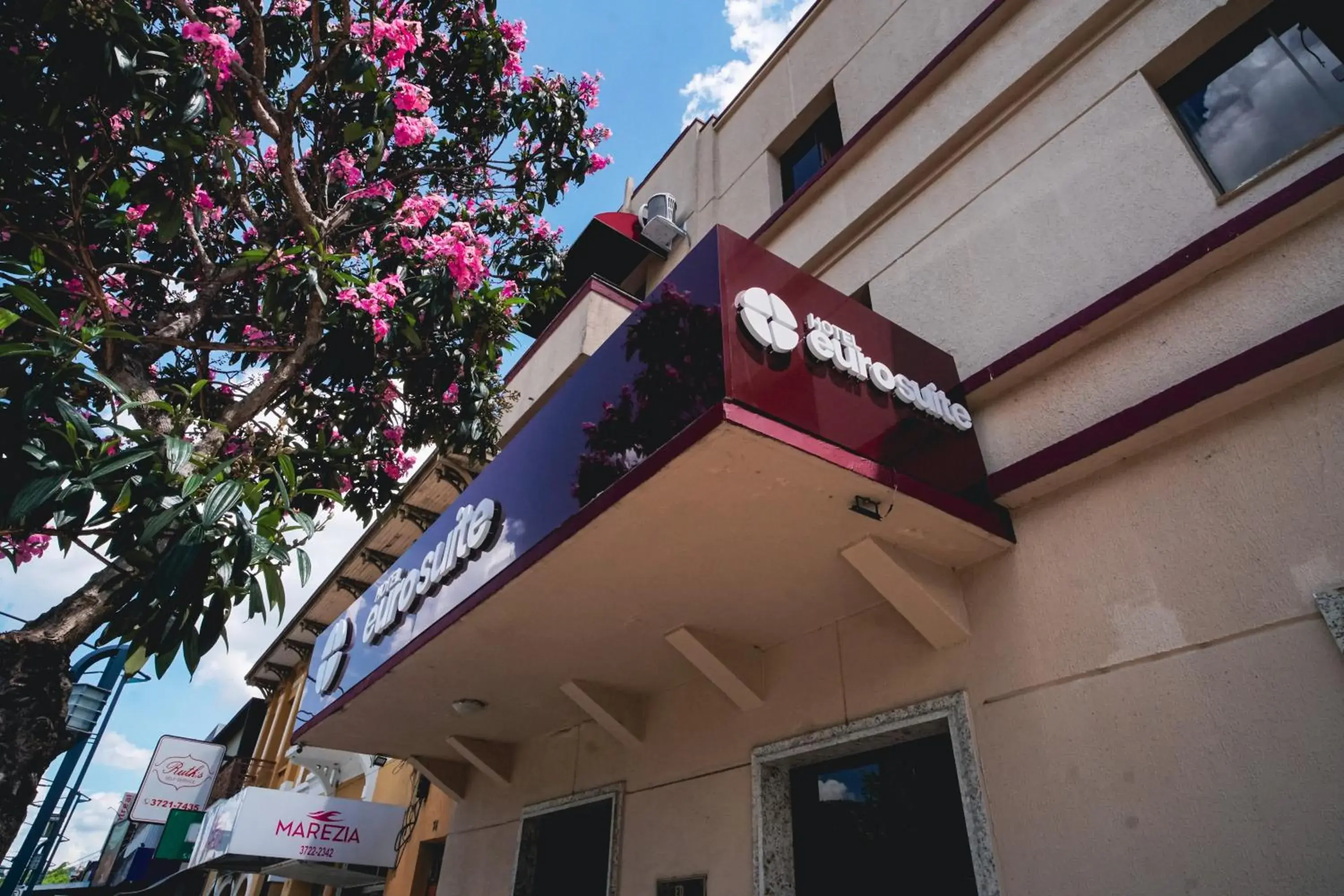 Property building in Hotel Euro Suite Poços de Caldas By Nacional Inn Property building in Hotel Euro Suite Poços de Caldas By Nacional Inn