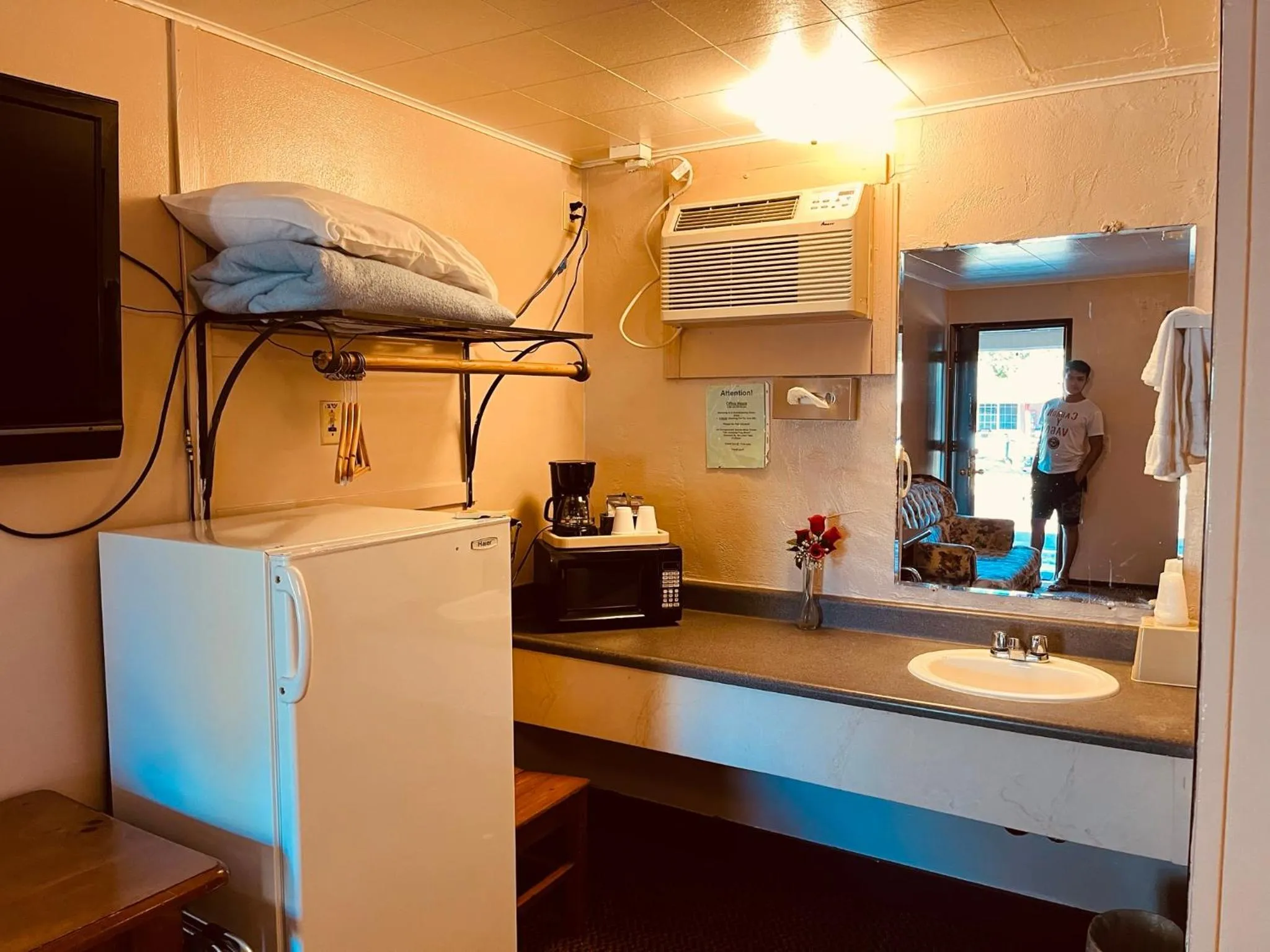 air conditioner in Jumping Frog Motel