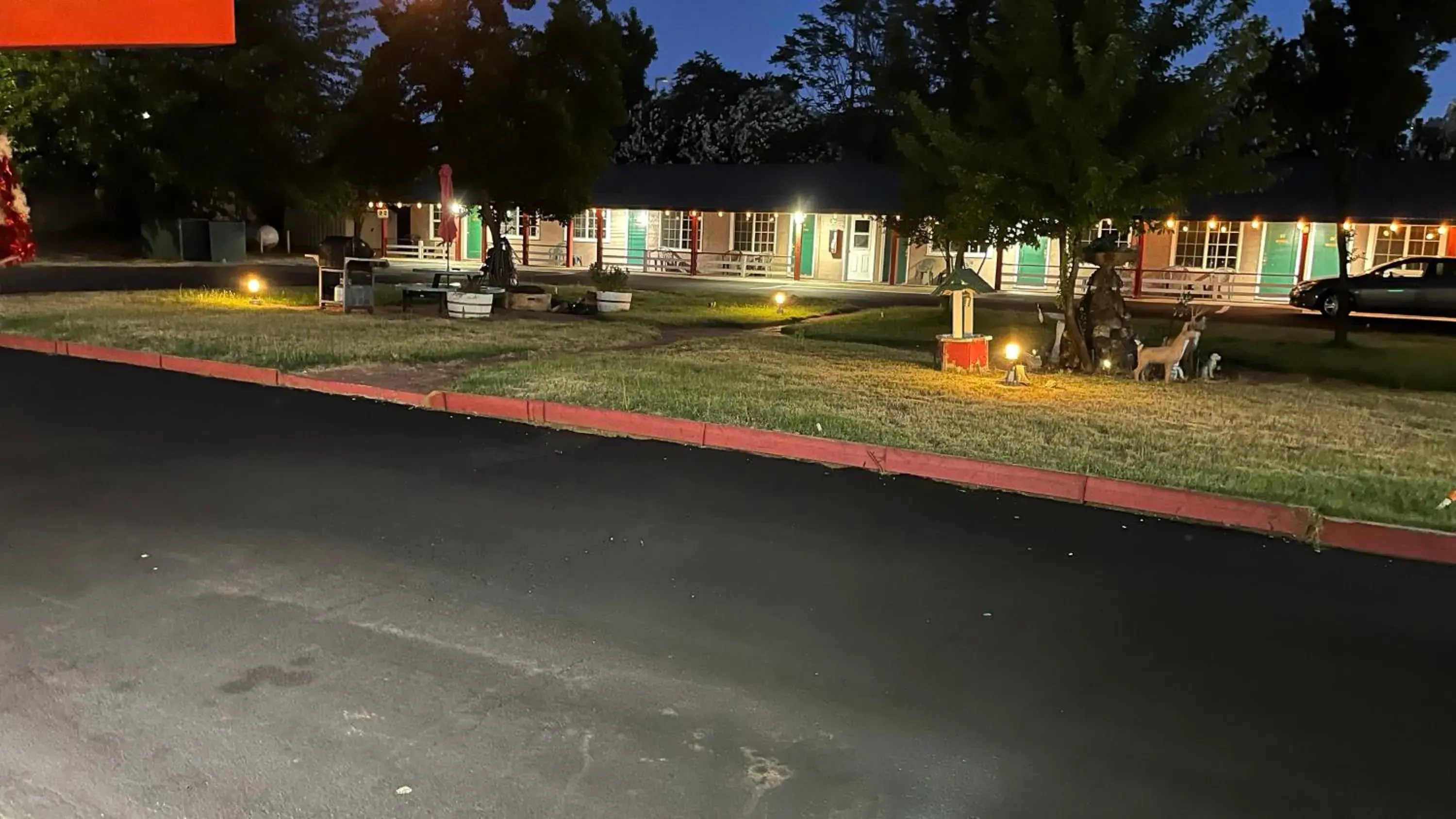 Property building in Jumping Frog Motel Property building in Jumping Frog Motel