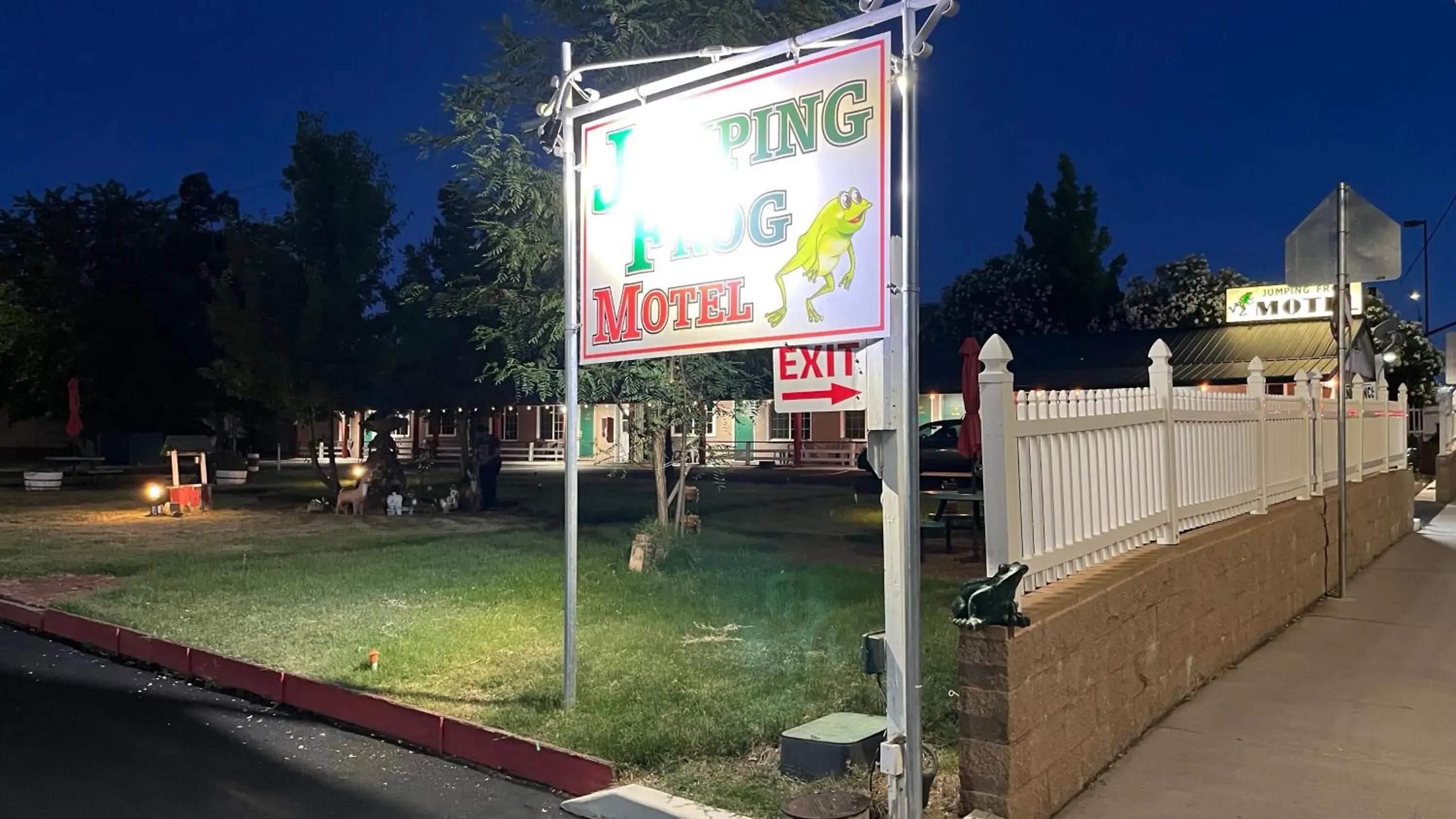 Jumping Frog Motel Jumping Frog Motel