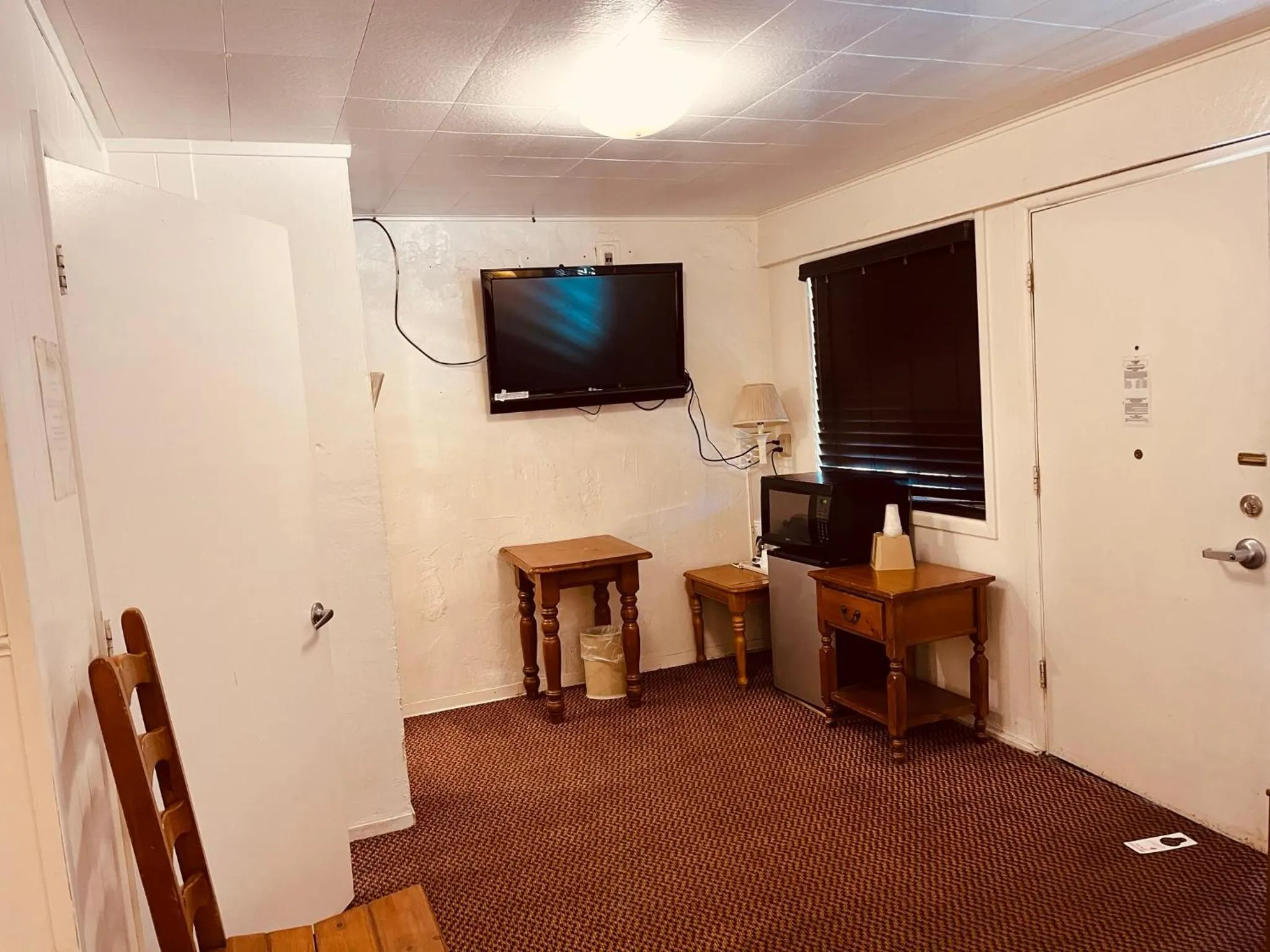 TV and multimedia in Jumping Frog Motel