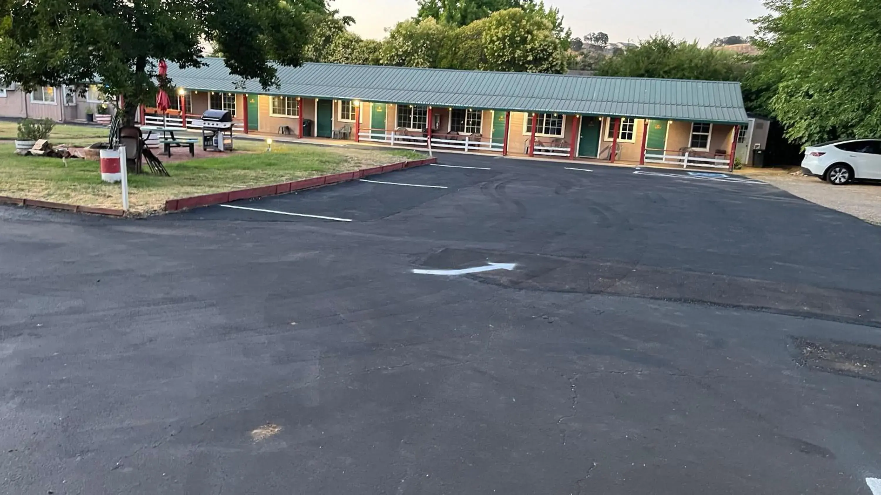 Property building in Jumping Frog Motel Property building in Jumping Frog Motel