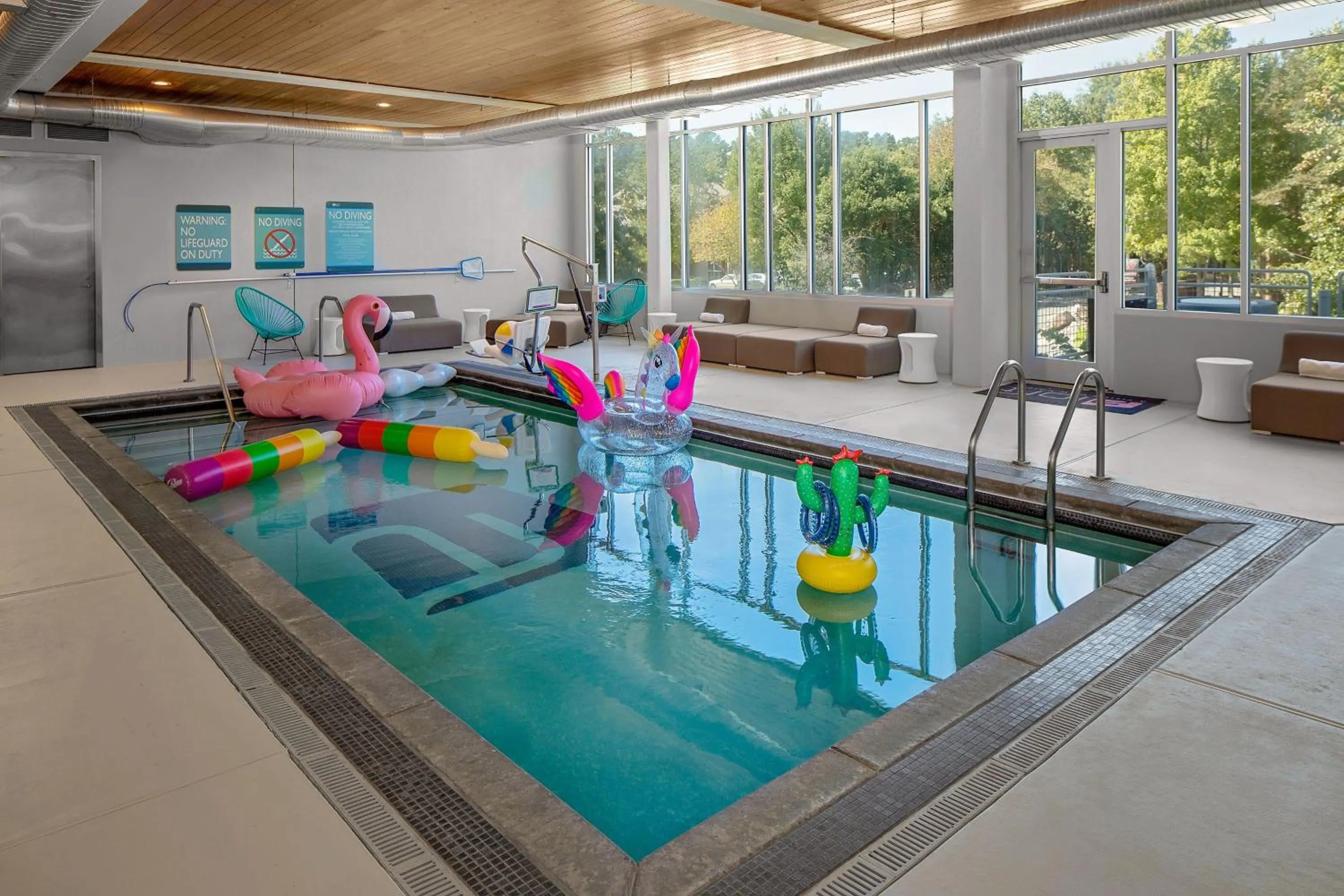 Swimming pool in Aloft Chapel Hill