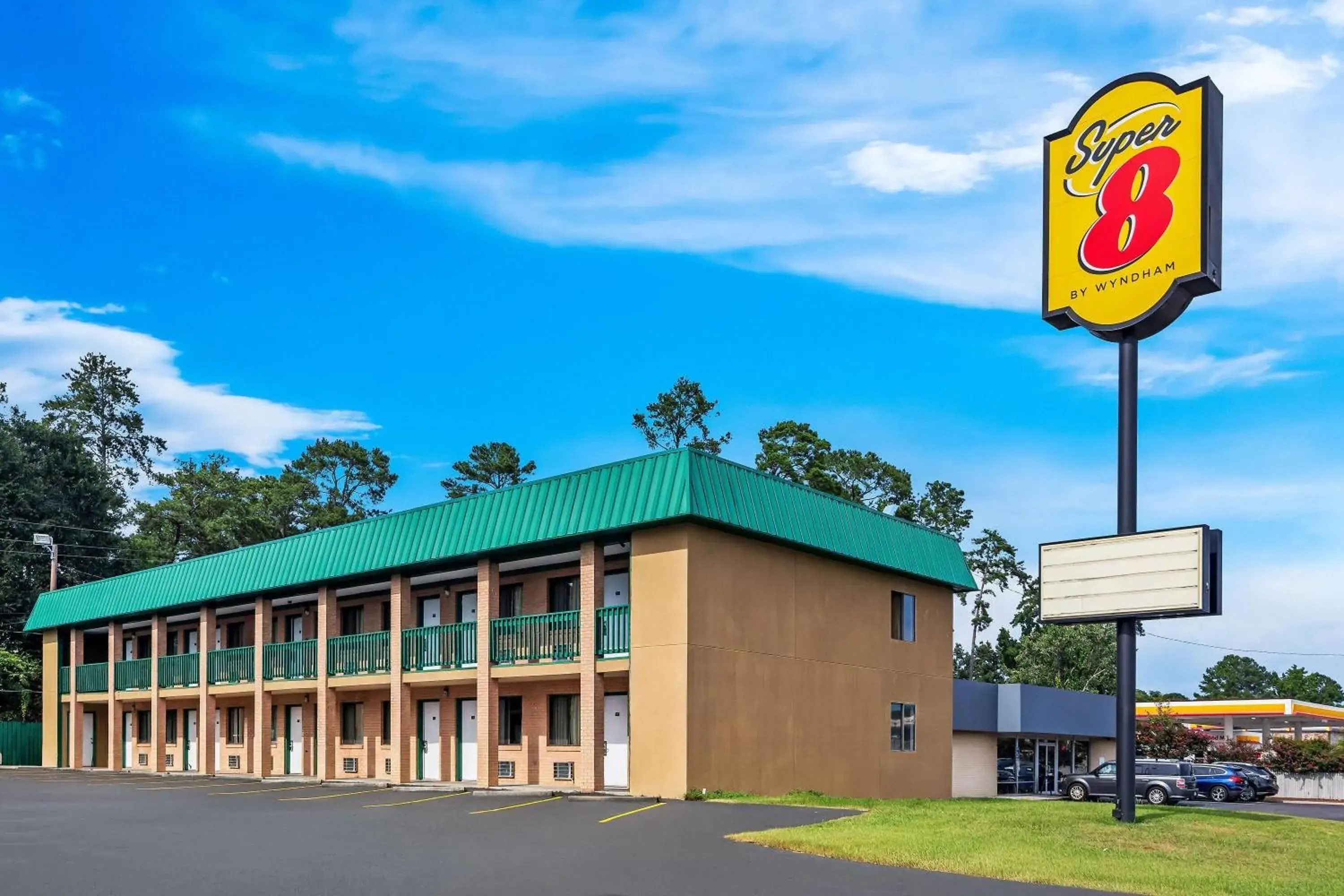 Property building in Super 8 by Wyndham Columbia/Ft. Jackson SC Property building in Super 8 by Wyndham Columbia/Ft. Jackson SC