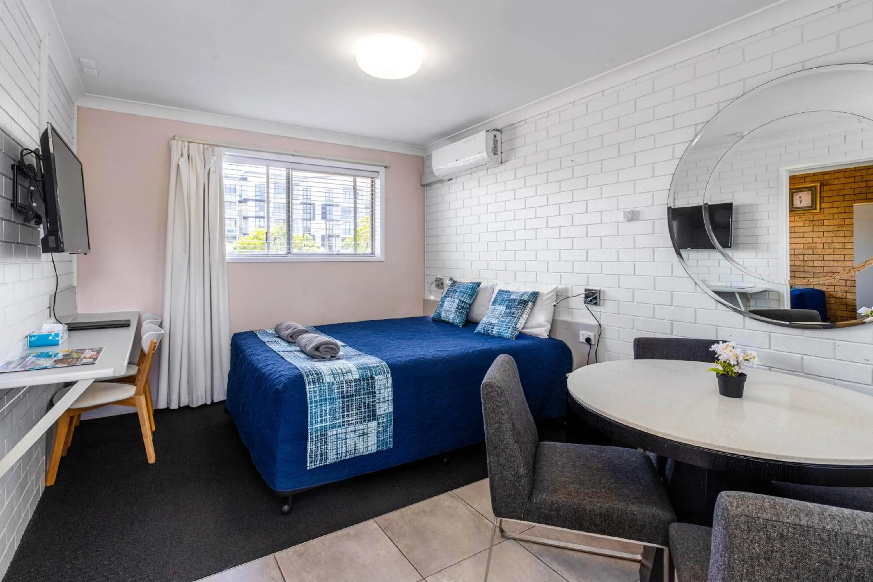 Bed in Leichhardt Motor Inn