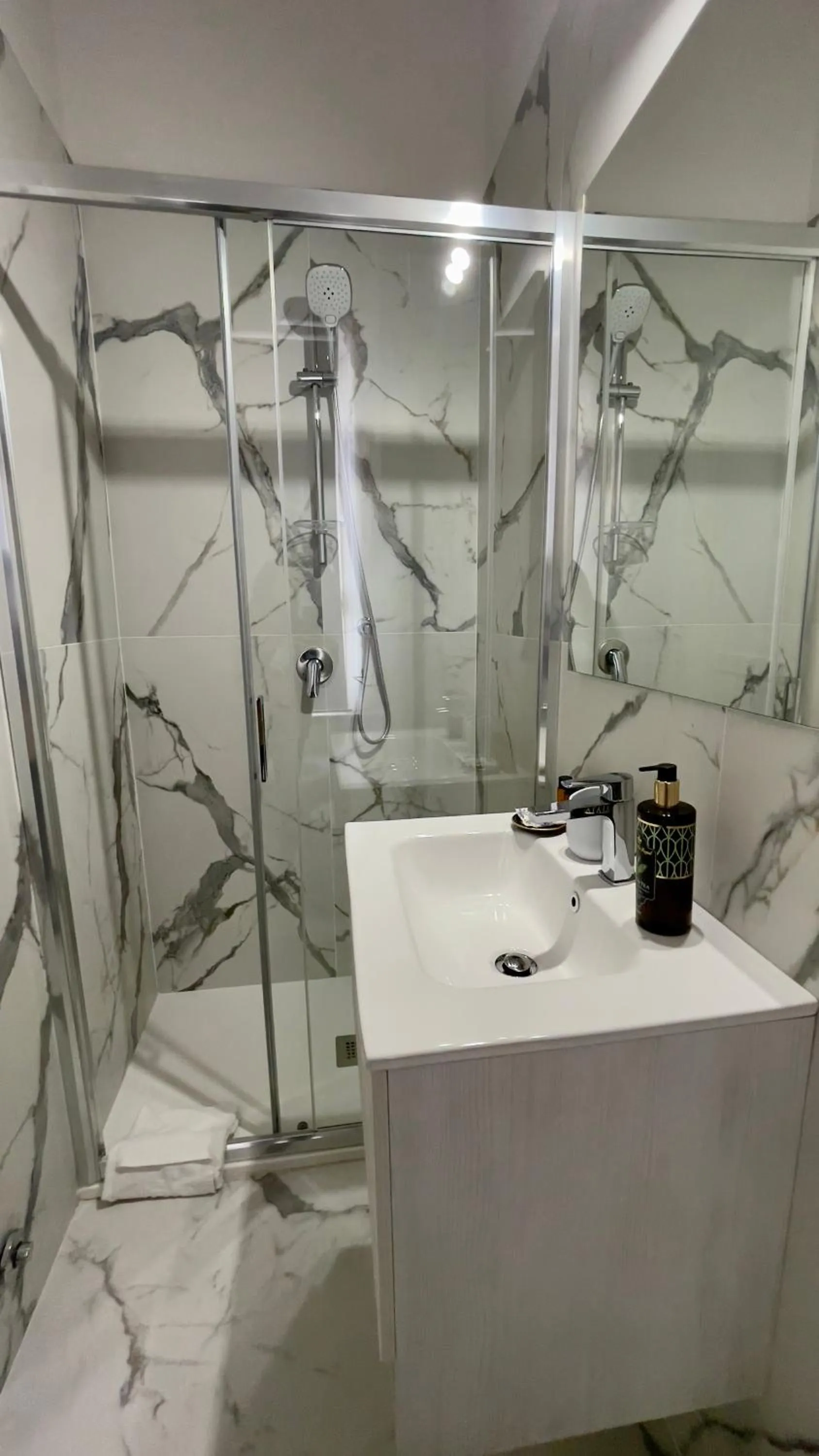 Shower in Suitedream Vatican