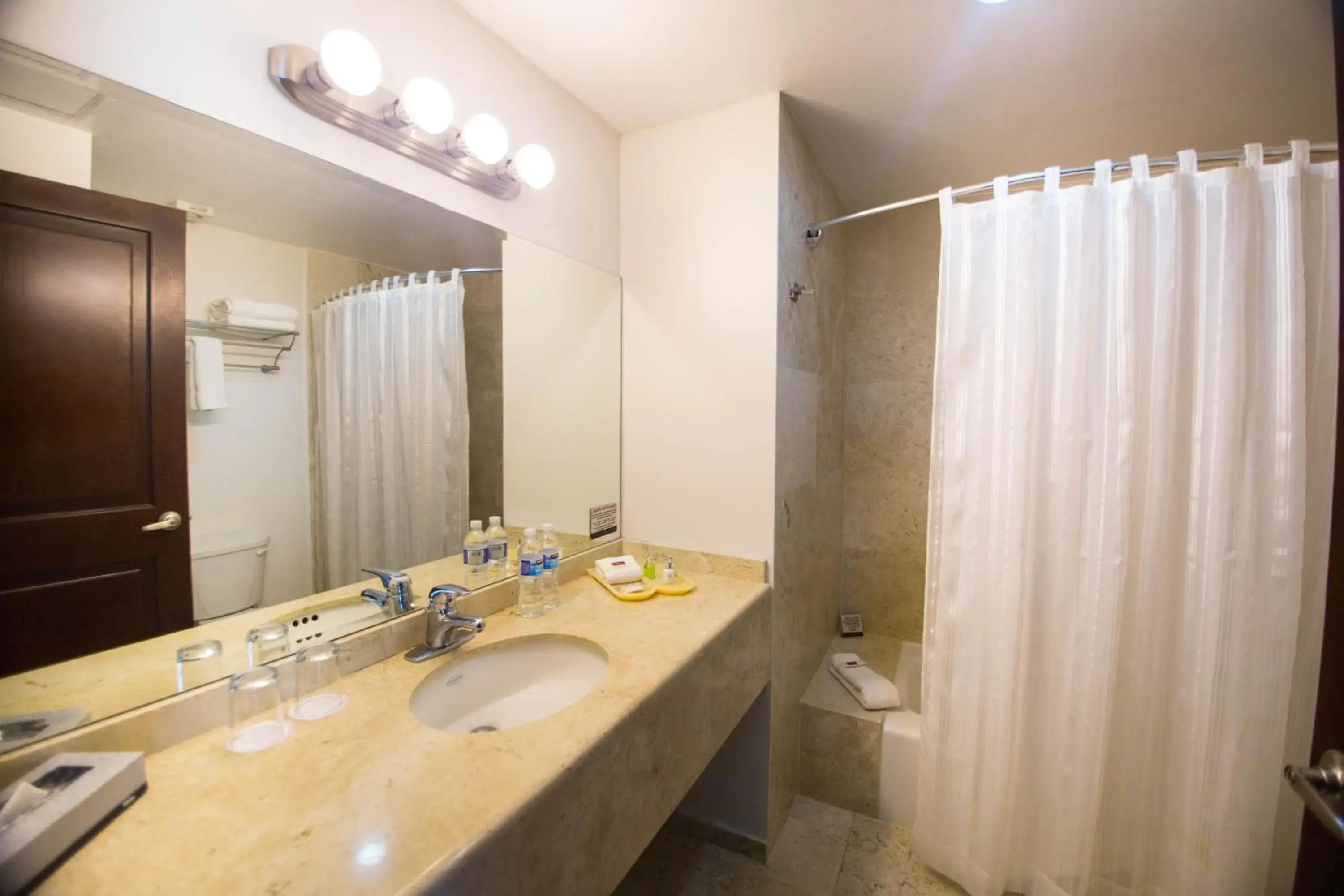 Standard King Room in Hotel Ankara "Las Lomas" Standard King Room in Hotel Ankara "Las Lomas"