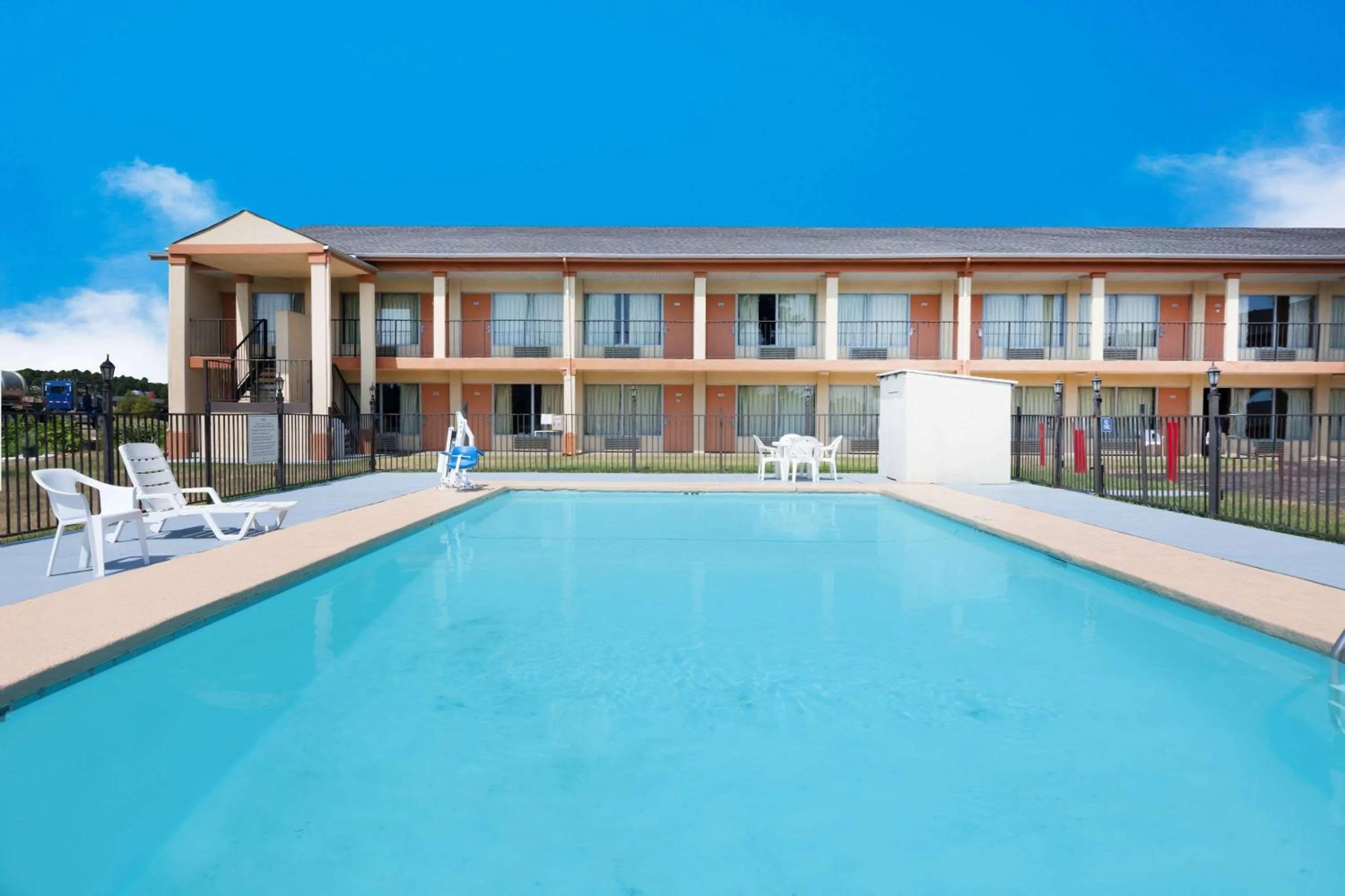 On site, Swimming Pool in Super 8 by Wyndham Longview/I-20