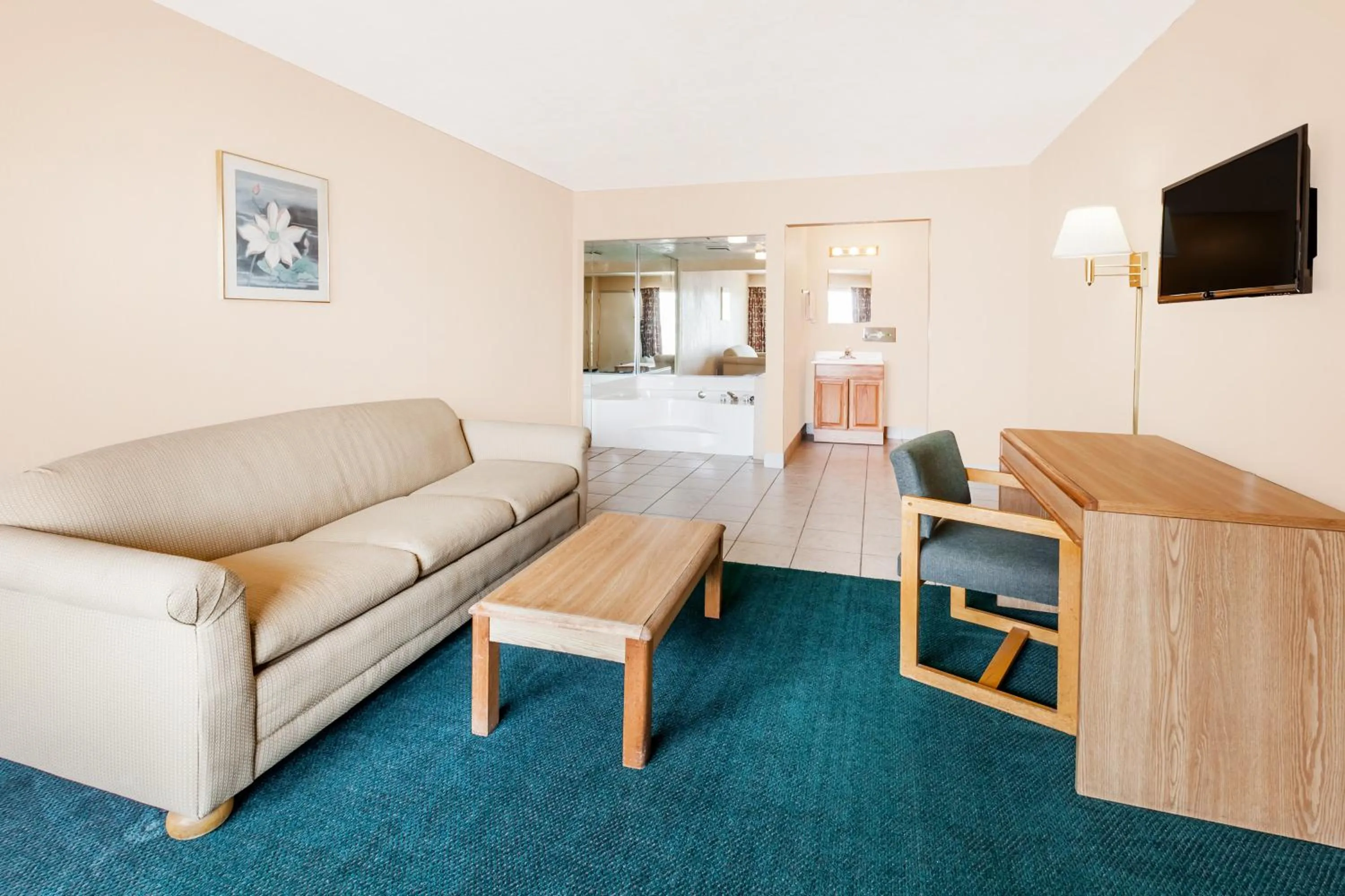 Photo of the whole room, Seating Area in Super 8 by Wyndham Longview/I-20